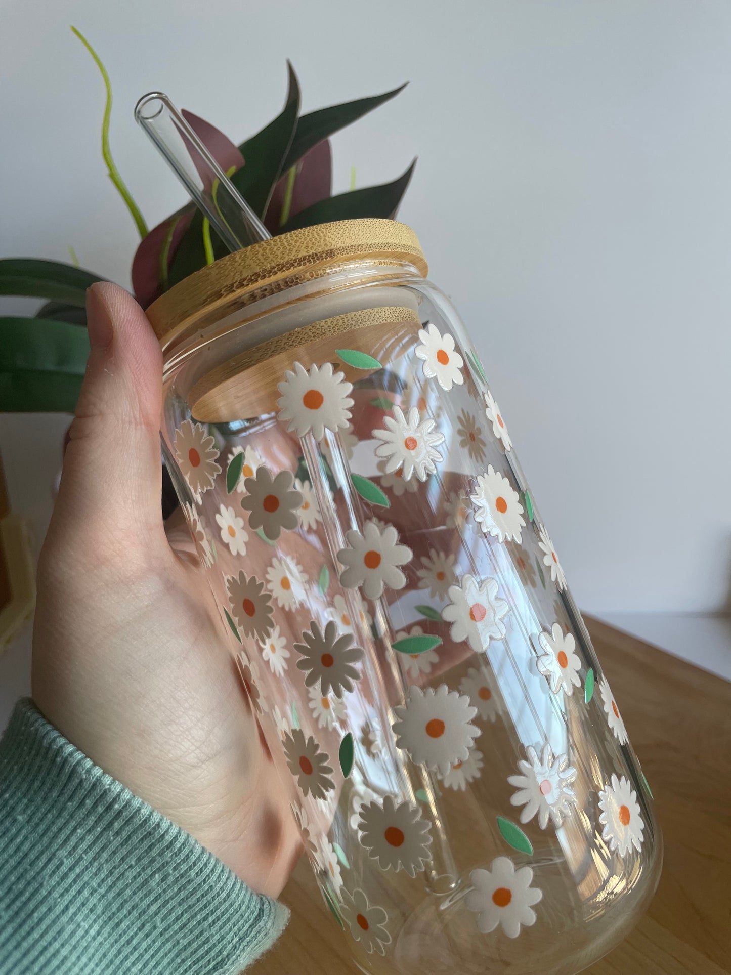 Pretty Daises Glass Cup with Bamboo Lid and Glass Straw