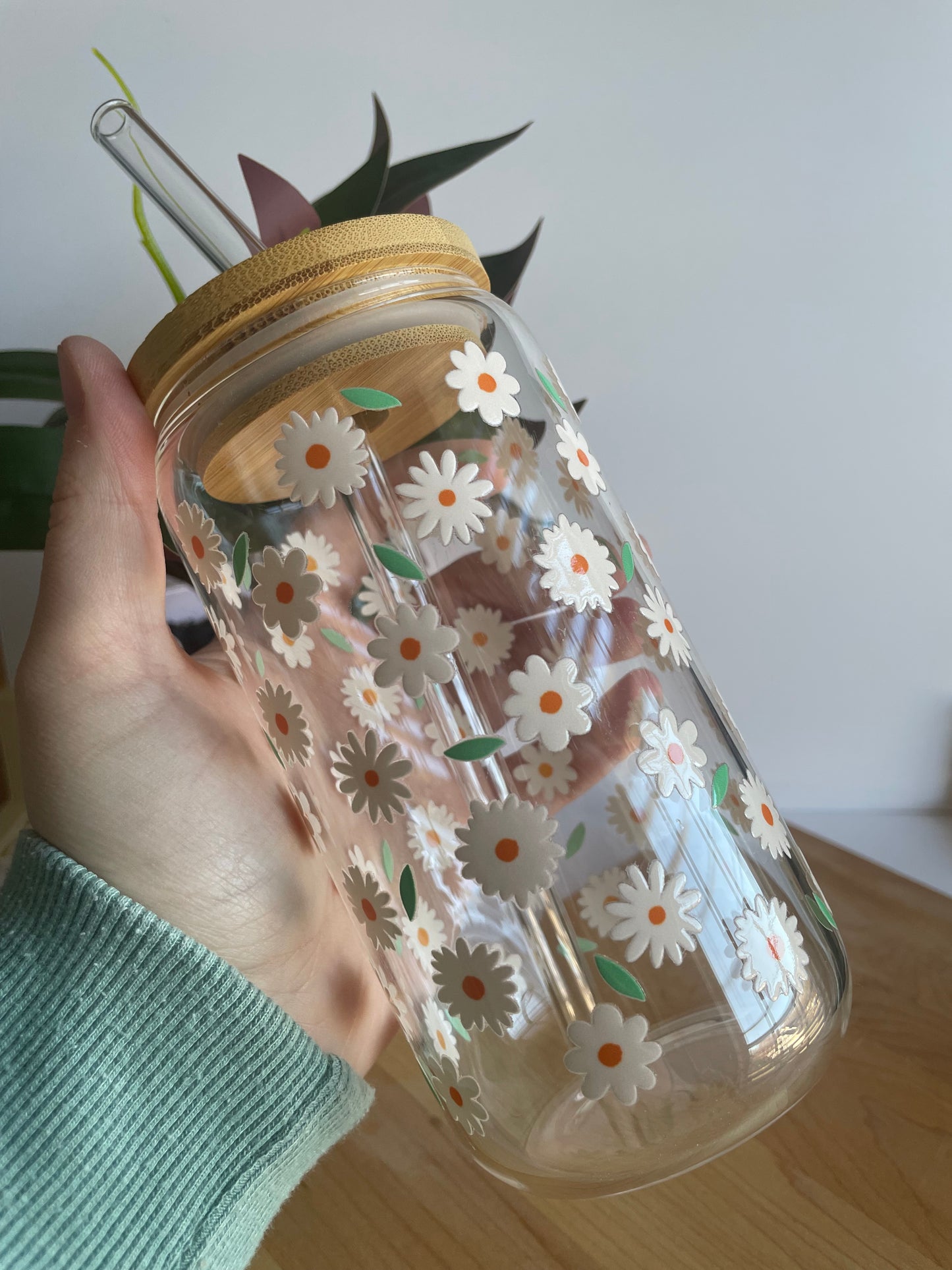 Pretty Daises Glass Cup with Bamboo Lid and Glass Straw