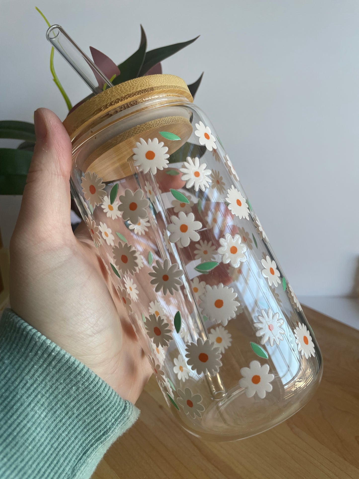 Pretty Daises Glass Cup with Bamboo Lid and Glass Straw