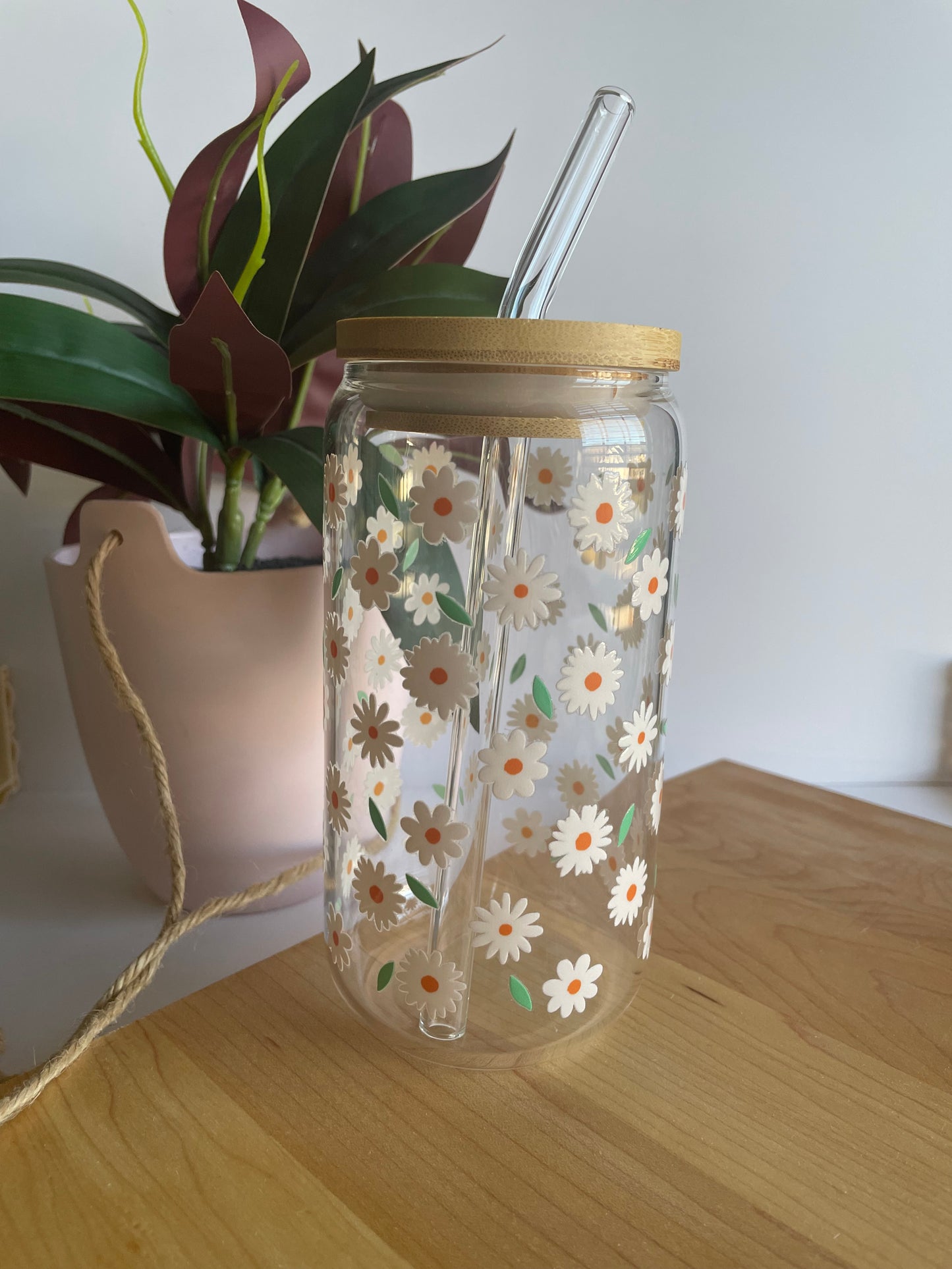 Pretty Daises Glass Cup with Bamboo Lid and Glass Straw