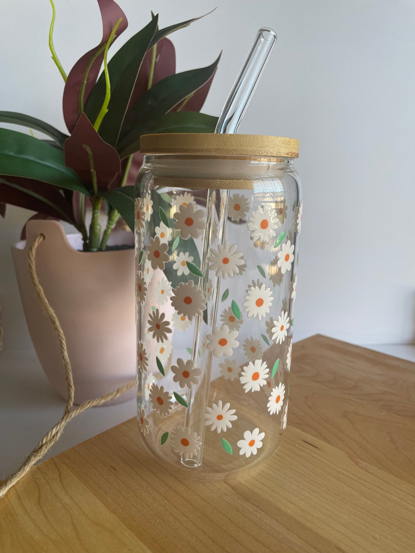 Pretty Daises Glass Cup with Bamboo Lid and Glass Straw