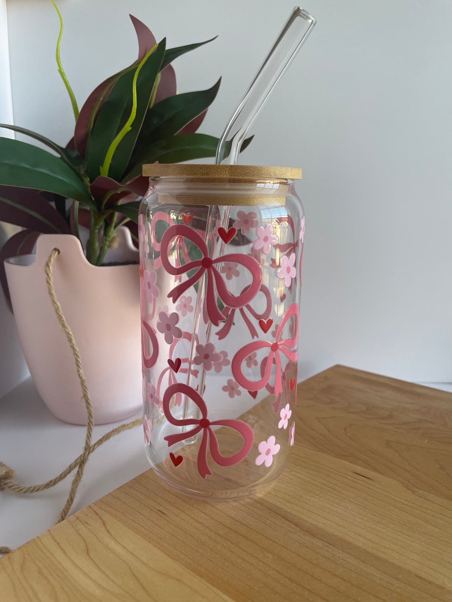 Pretty Pink Bows and Flowers Glass Cup with Bamboo Lid and Glass Straw