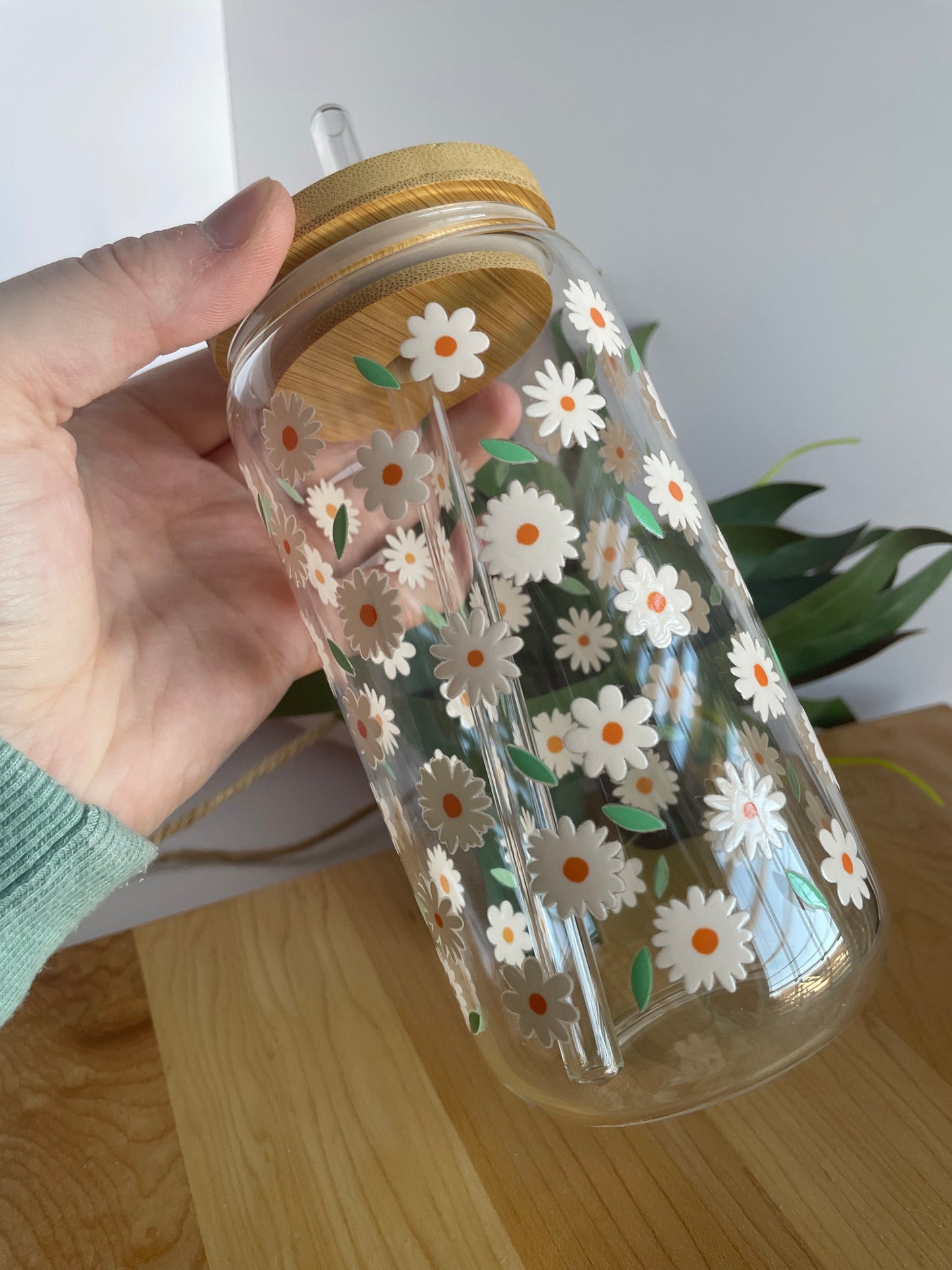 Pretty Daises Glass Cup with Bamboo Lid and Glass Straw