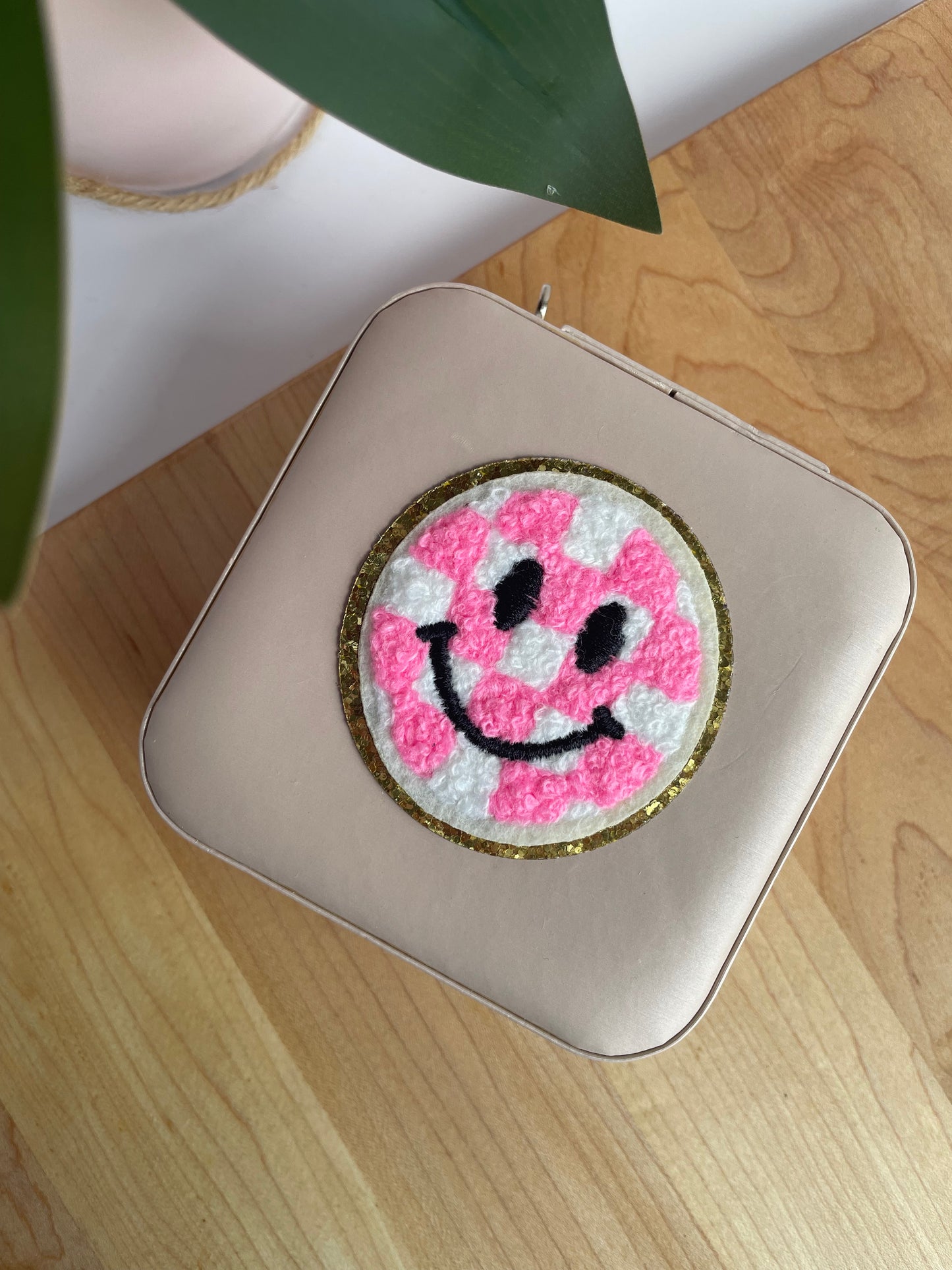 Pink Checkered Smiley Face Light Pink Jewelry Box