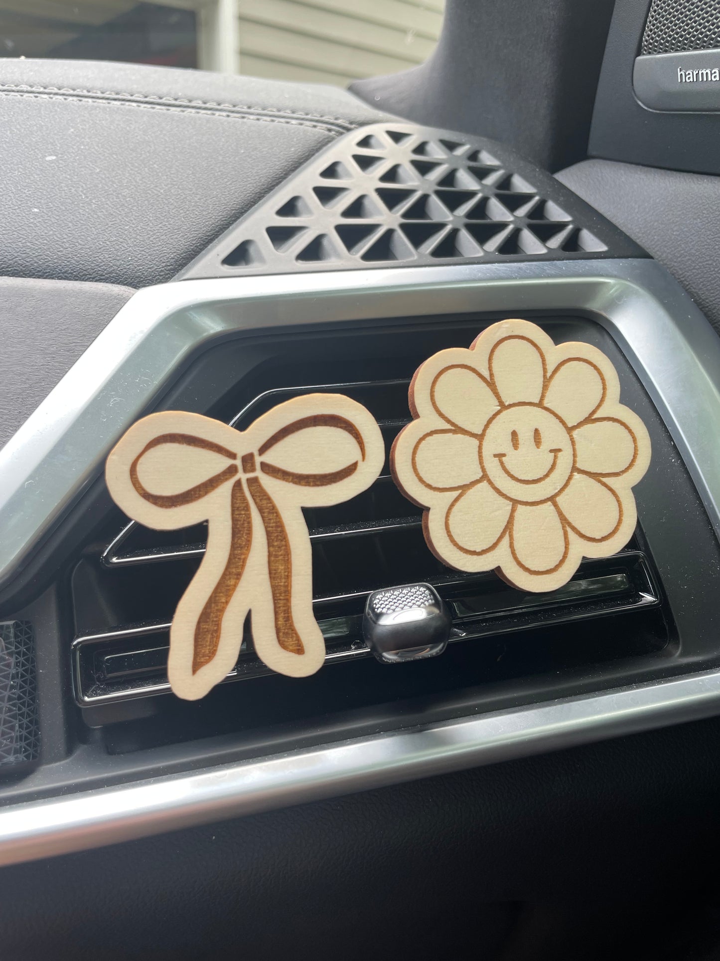 Smiley Daisy Wooden Car Vent Clip