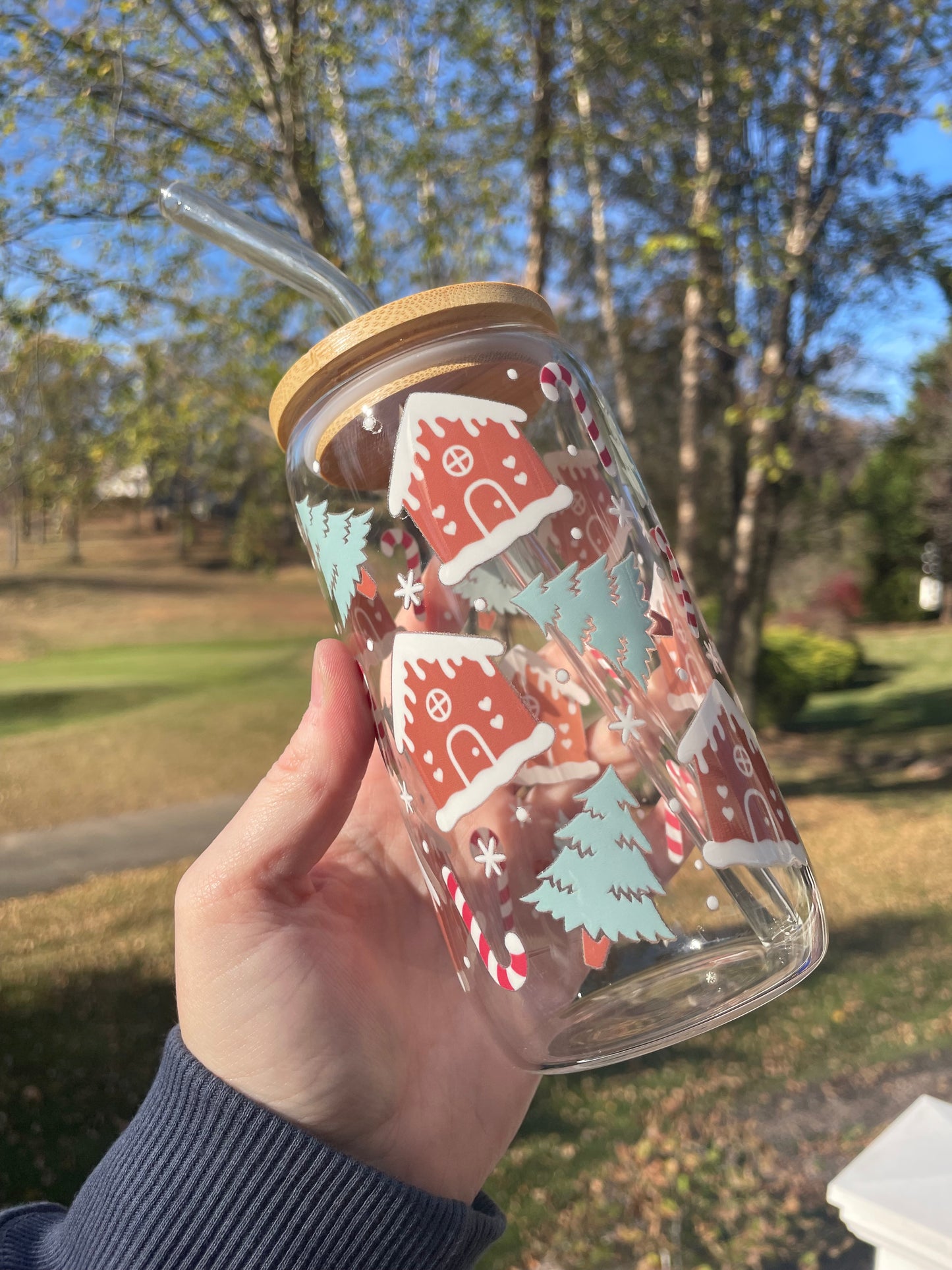 Gingerbread Houses and Snowy Trees Glass Cup with Bamboo Lid and Glass Straw