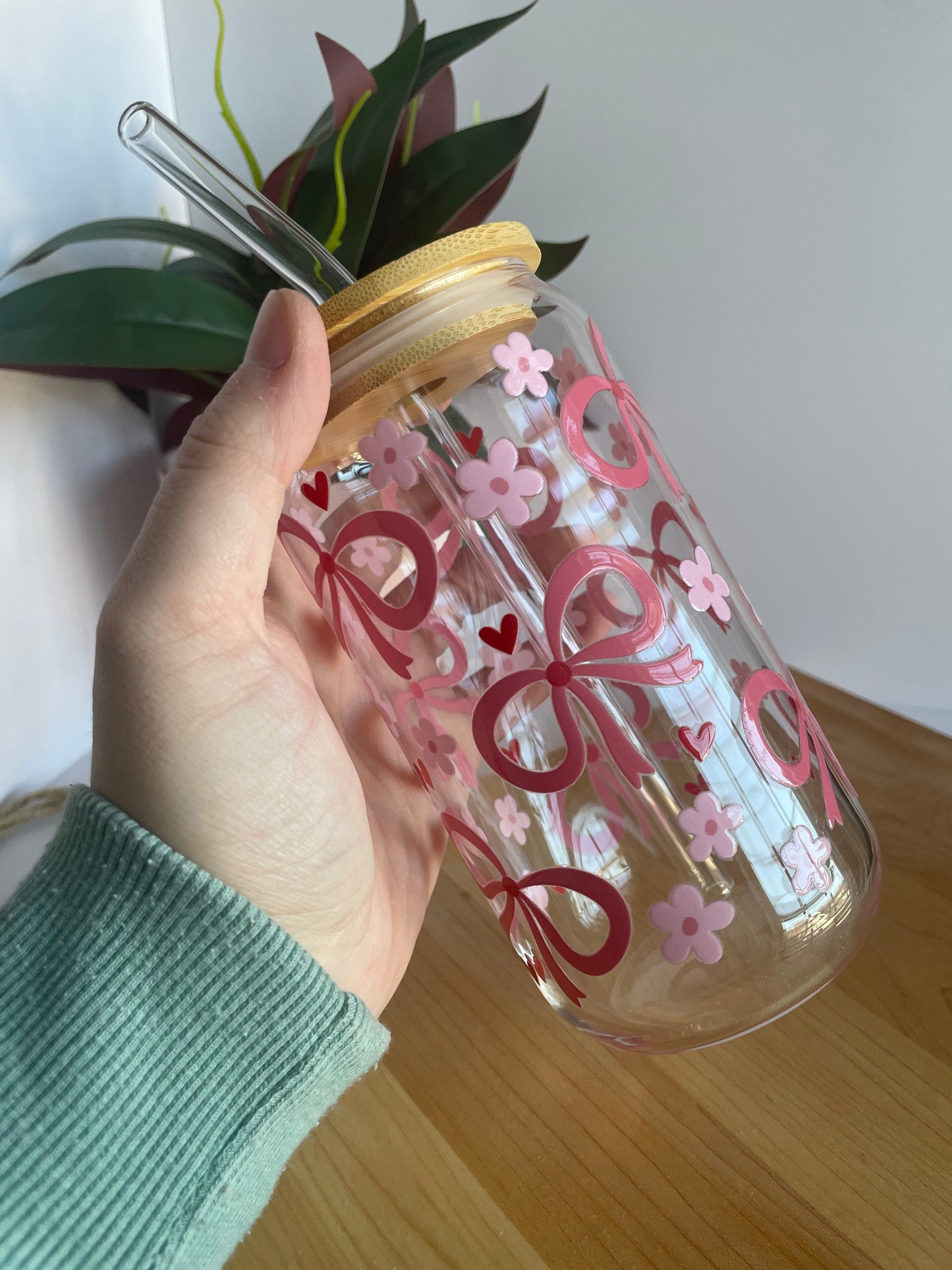 Pretty Pink Bows and Flowers Glass Cup with Bamboo Lid and Glass Straw