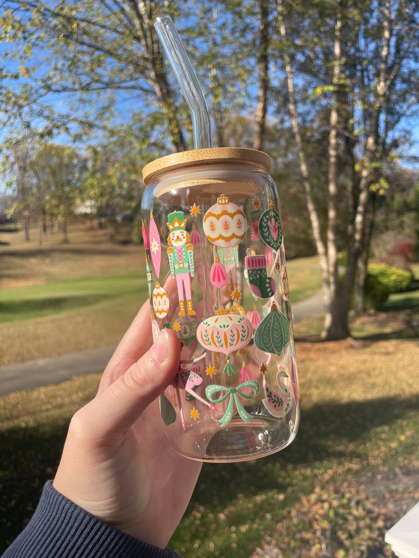 Beautiful Nutcrackers and Ornaments Glass Cup with Bamboo Lid and Glass Straw