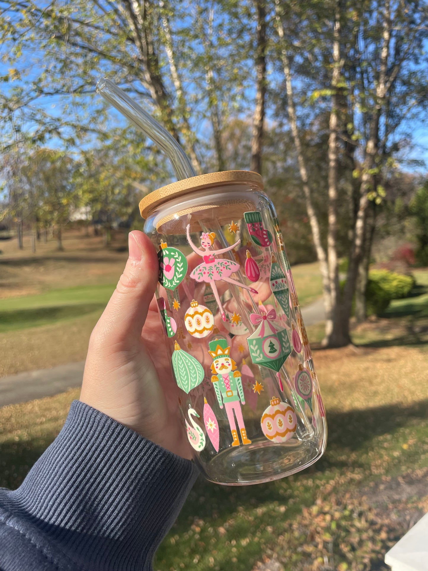 Beautiful Nutcrackers and Ornaments Glass Cup with Bamboo Lid and Glass Straw