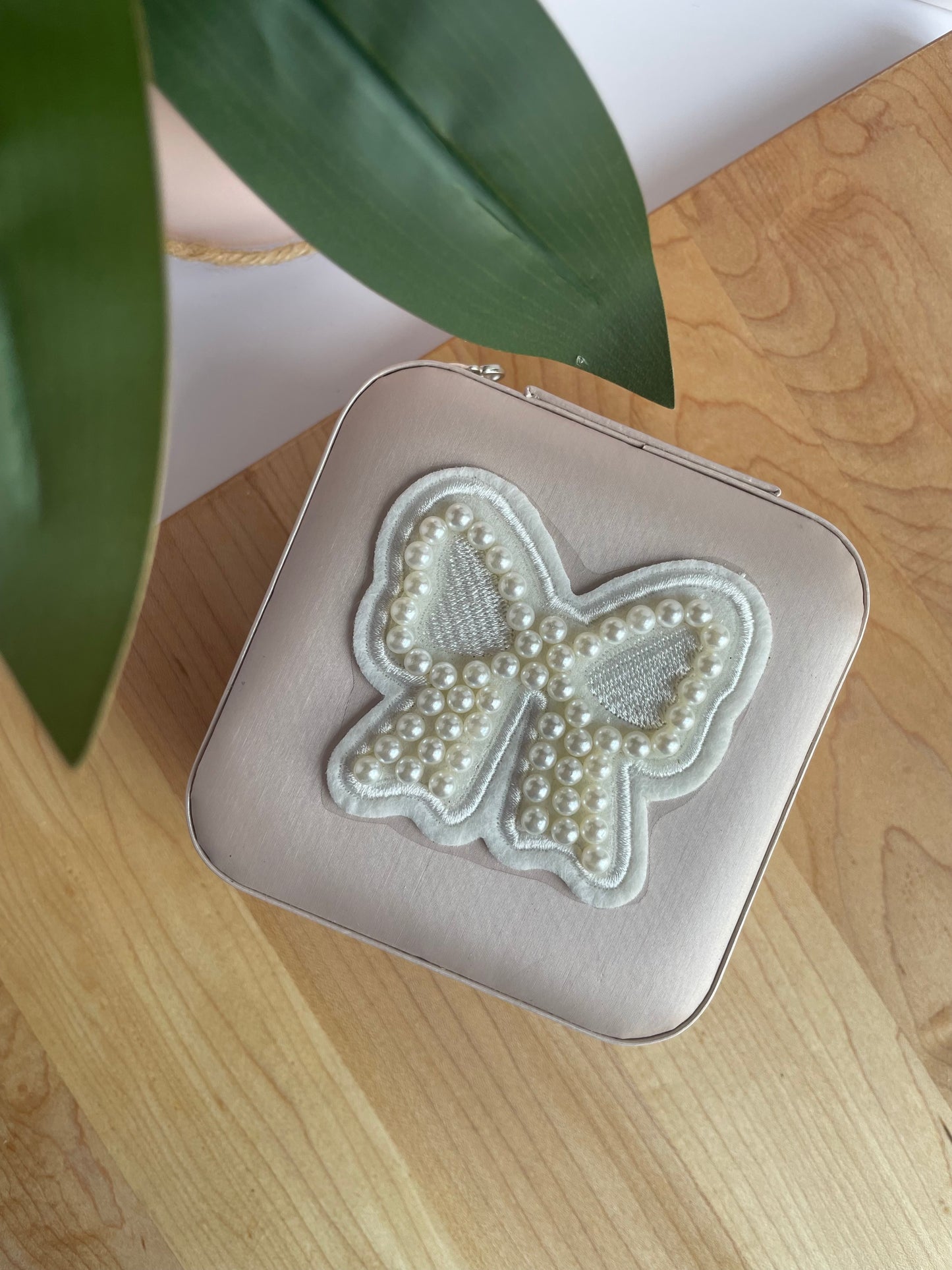 Pearl White Bow Light Pink Jewelry Box