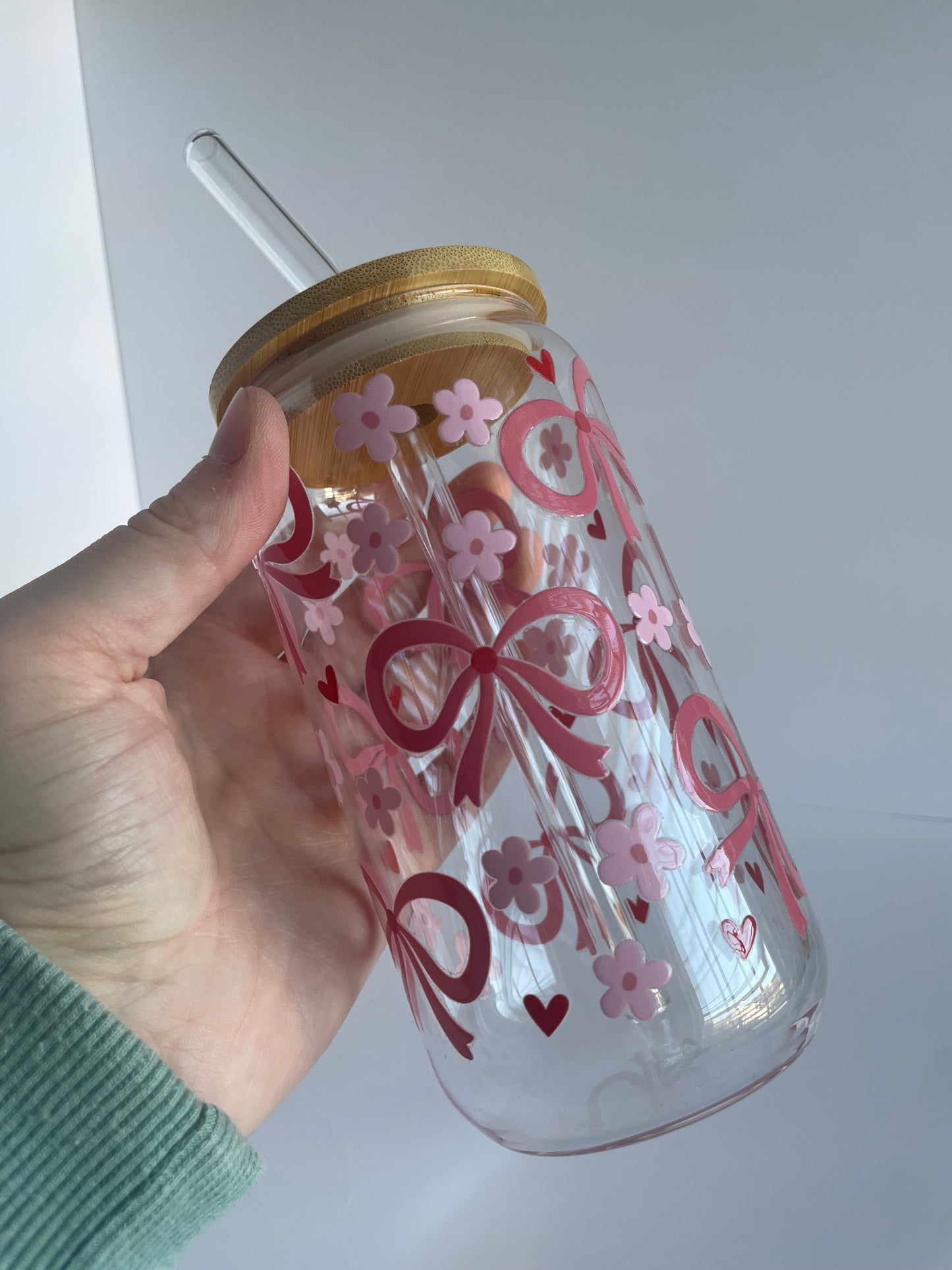 Pretty Pink Bows and Flowers Glass Cup with Bamboo Lid and Glass Straw