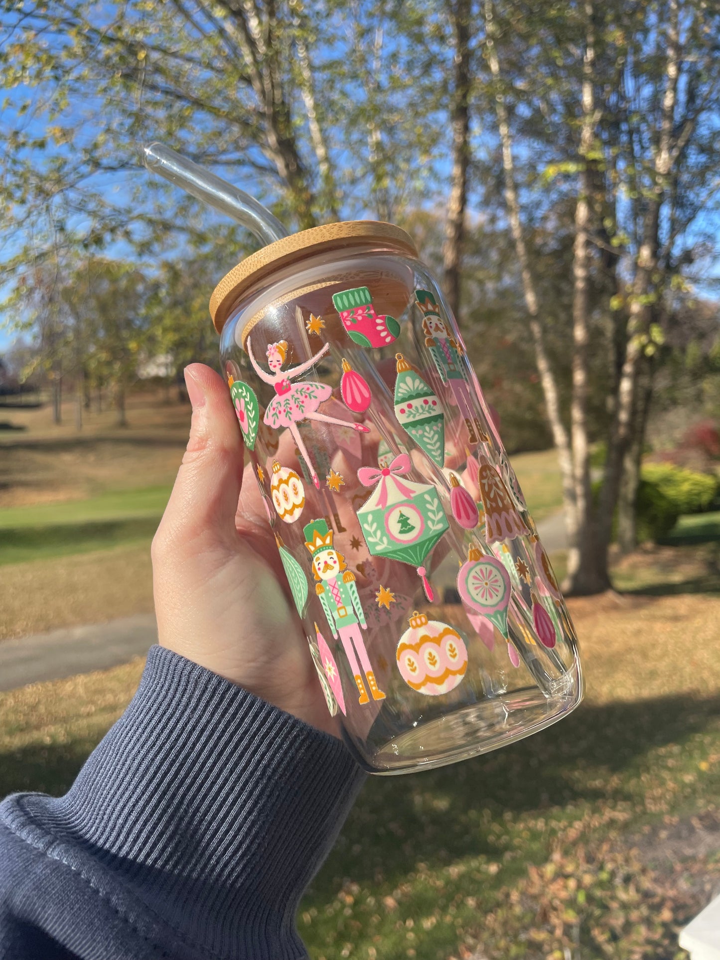 Beautiful Nutcrackers and Ornaments Glass Cup with Bamboo Lid and Glass Straw