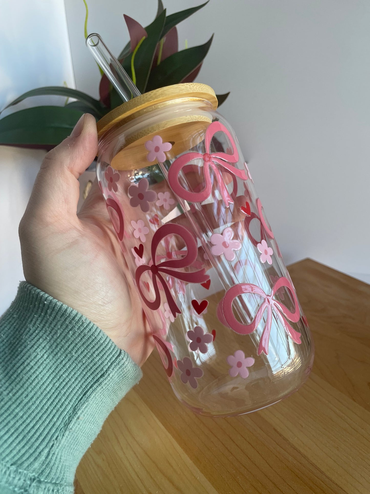 Pretty Pink Bows and Flowers Glass Cup with Bamboo Lid and Glass Straw