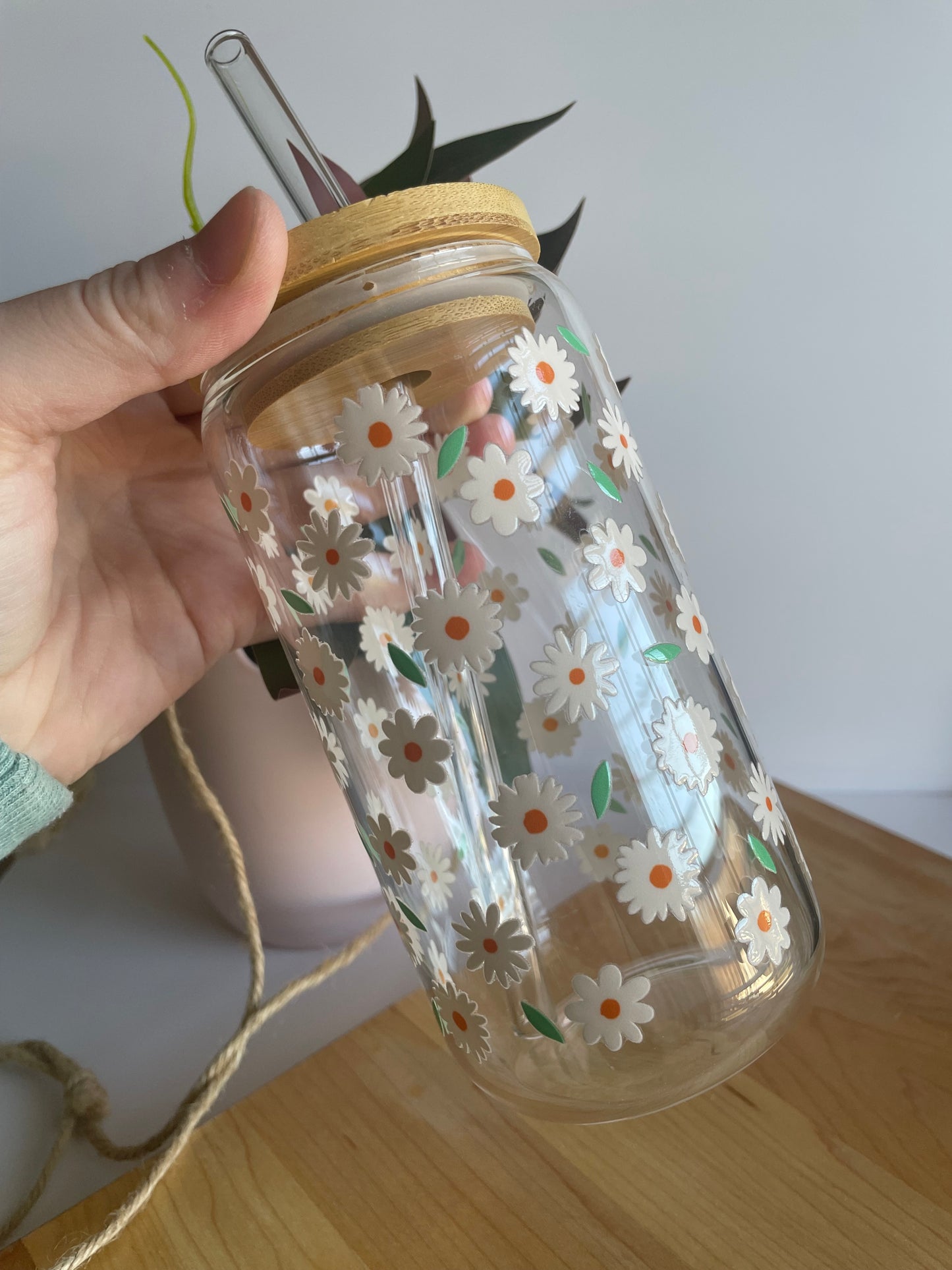 Pretty Daises Glass Cup with Bamboo Lid and Glass Straw
