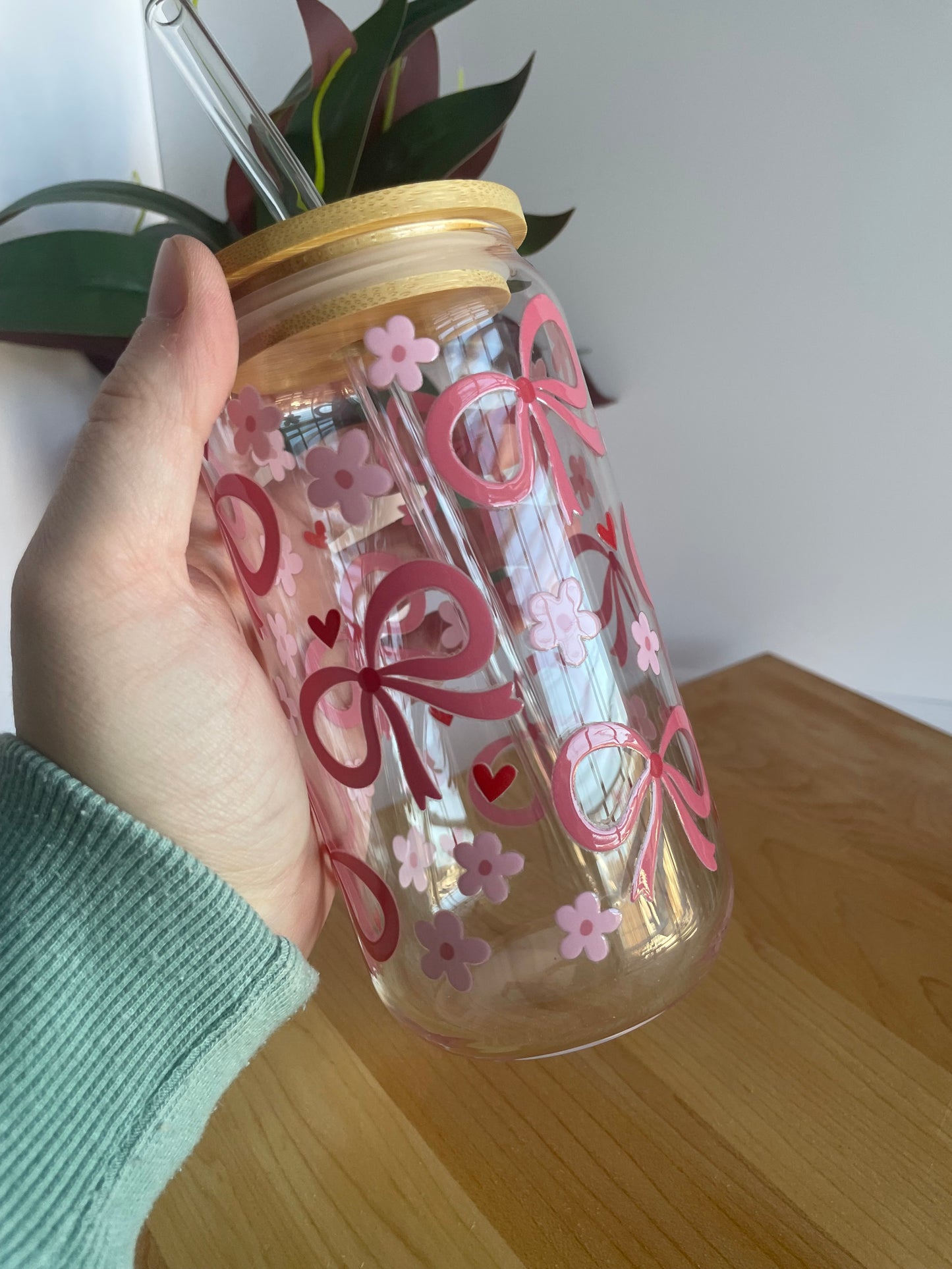 Pretty Pink Bows and Flowers Glass Cup with Bamboo Lid and Glass Straw