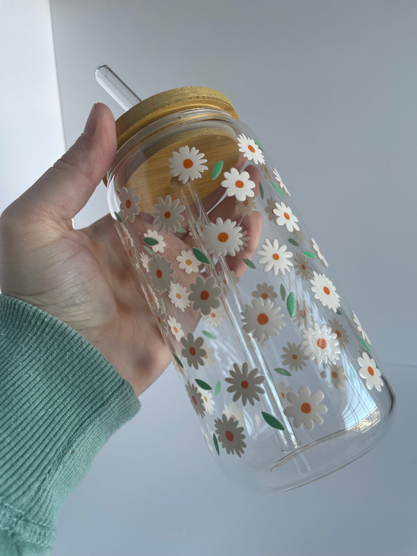 Pretty Daises Glass Cup with Bamboo Lid and Glass Straw