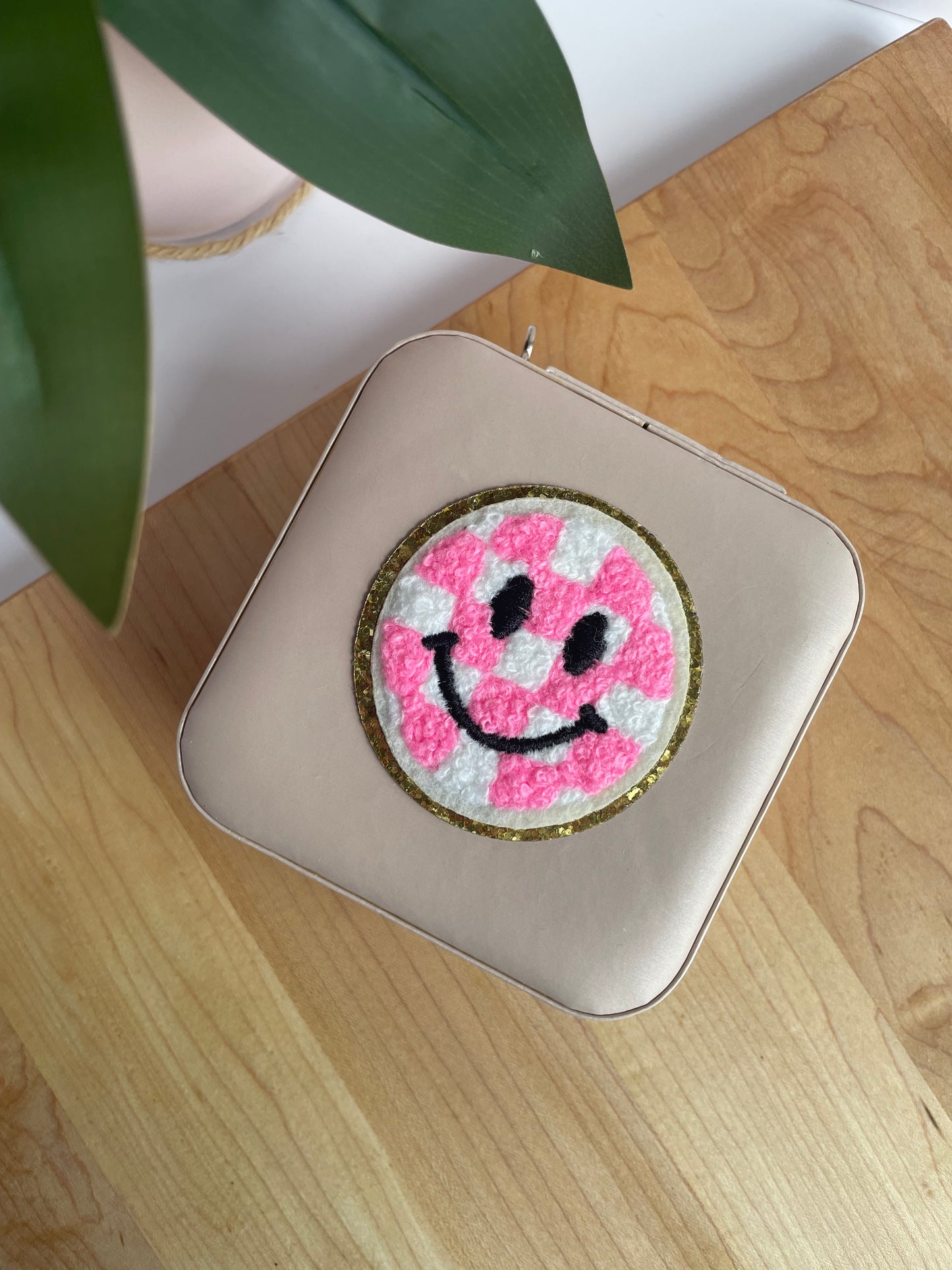 Pink Checkered Smiley Face Light Pink Jewelry Box