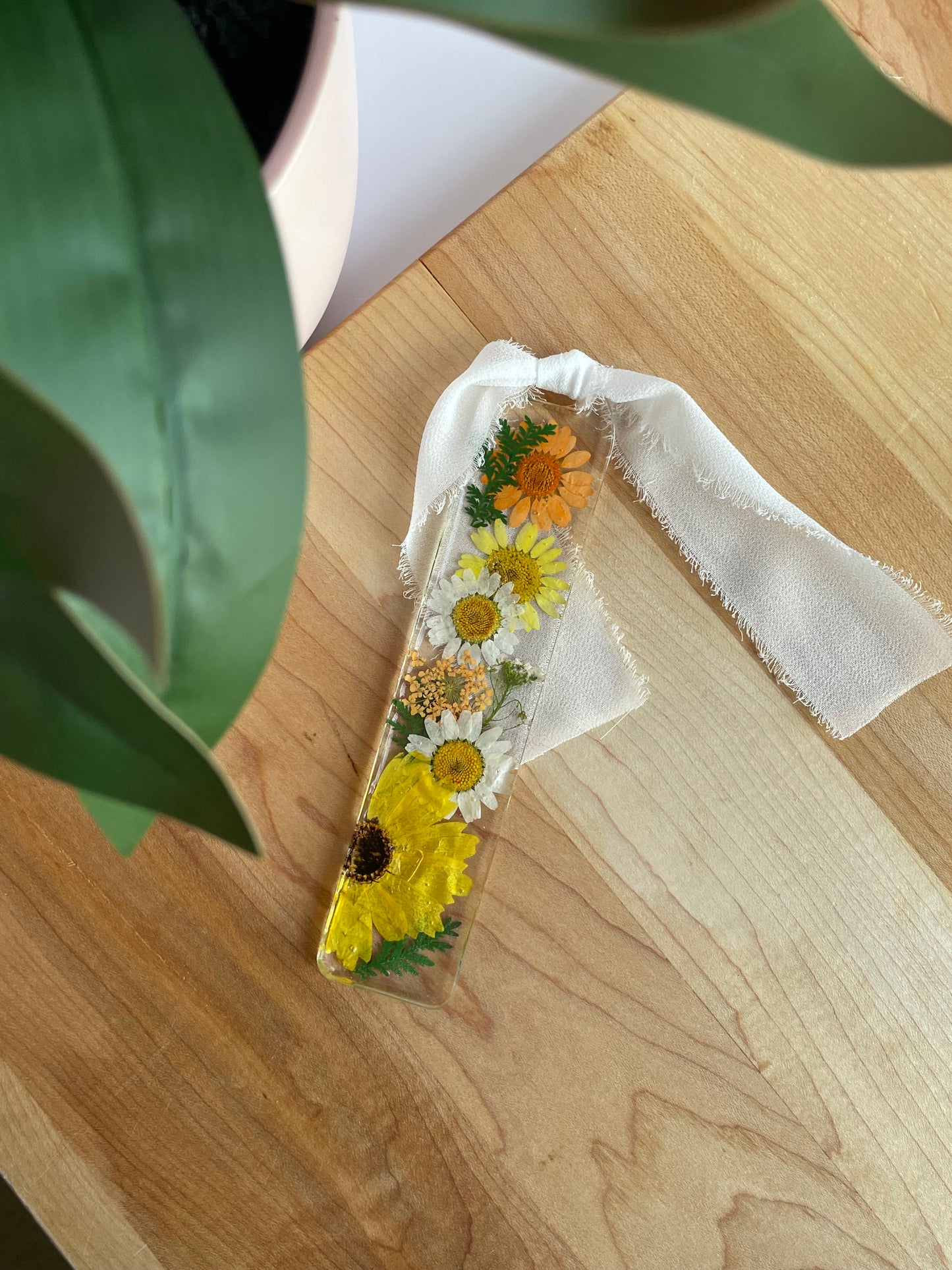 Dried Flower Colorful Bookmarks with Chiffon Ribbon