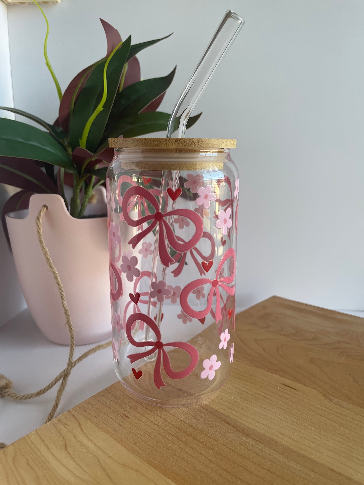Pretty Pink Bows and Flowers Glass Cup with Bamboo Lid and Glass Straw