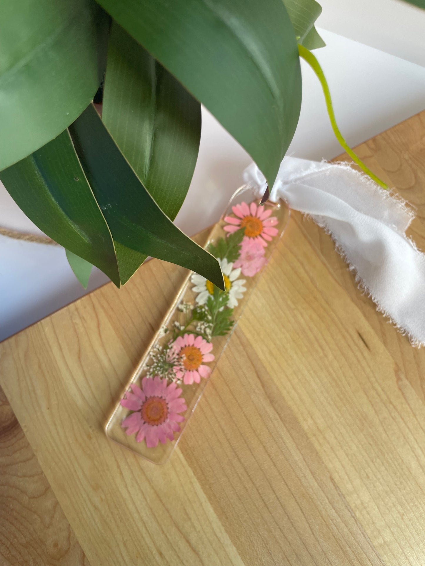 Pink and White Dried Flowers Clear Acrylic Bookmark with Chiffon Ribbon