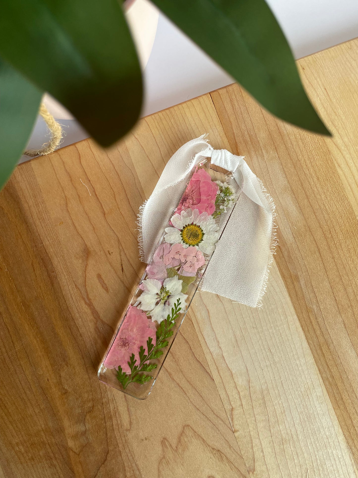 Dried Flower Colorful Bookmarks with Chiffon Ribbon