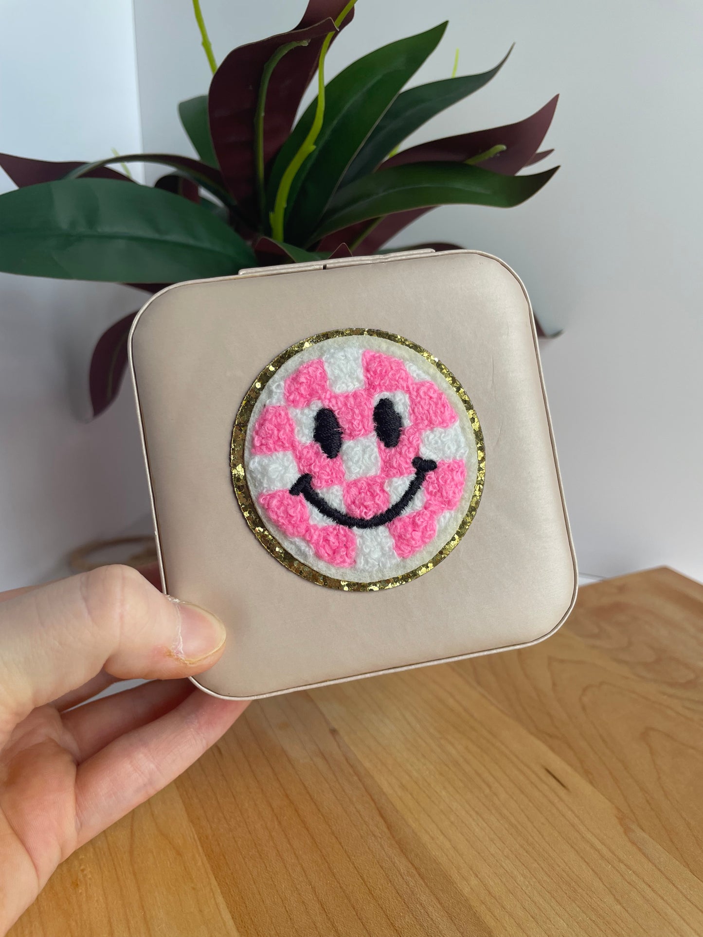 Pink Checkered Smiley Face Light Pink Jewelry Box