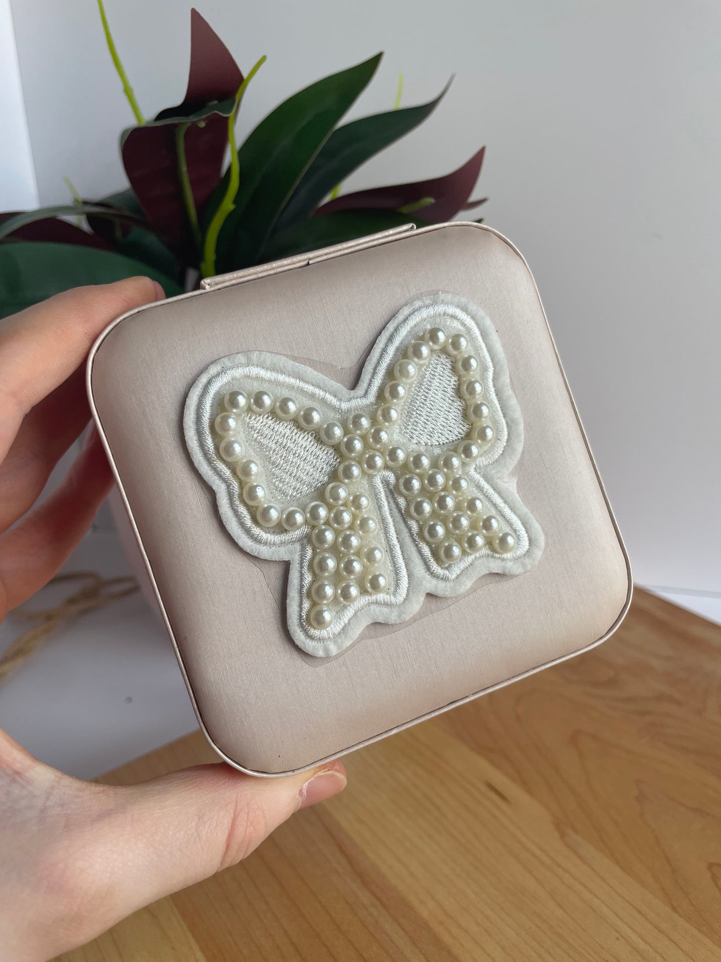 Pearl White Bow Light Pink Jewelry Box