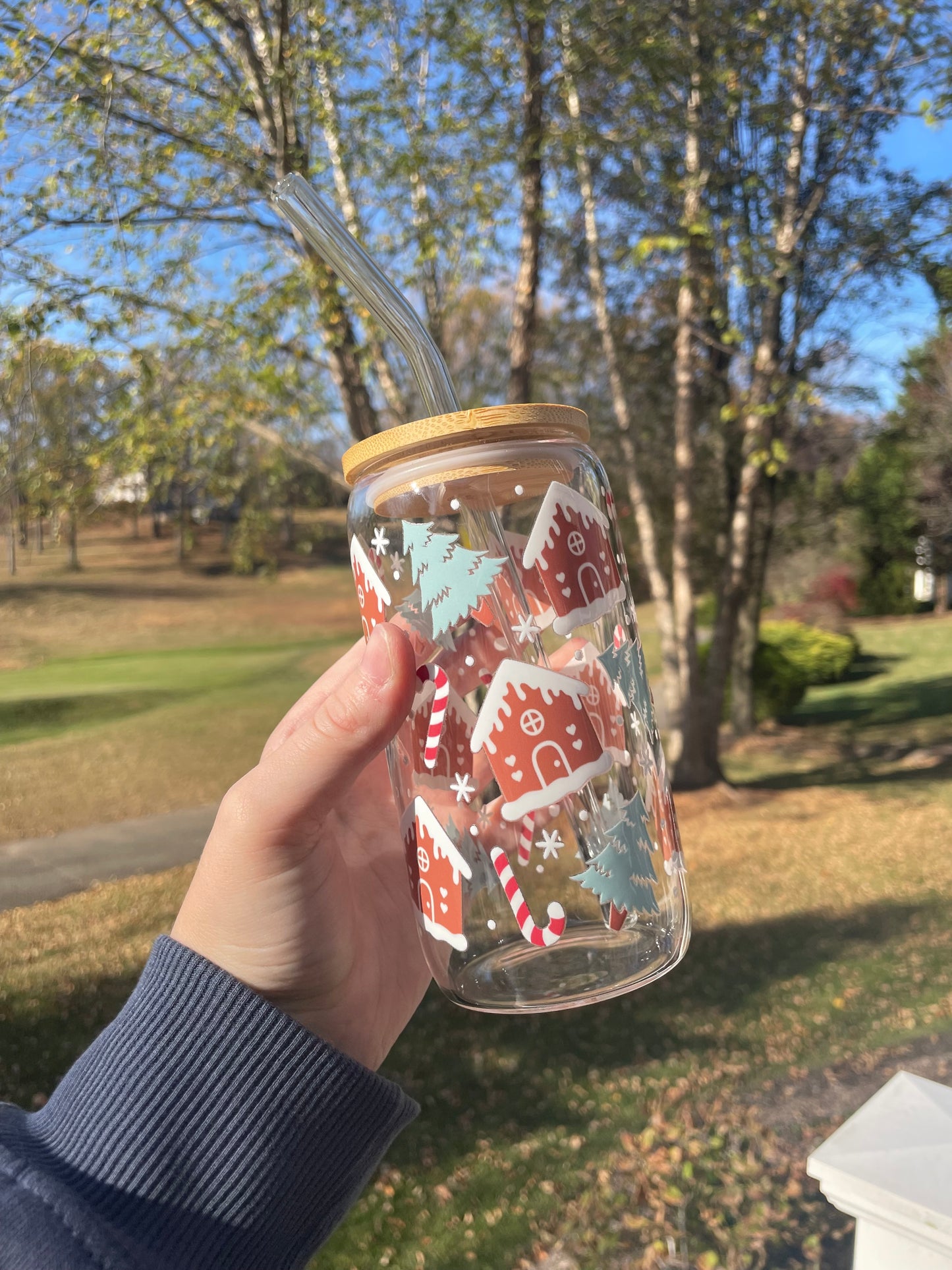 Gingerbread Houses and Snowy Trees Glass Cup with Bamboo Lid and Glass Straw