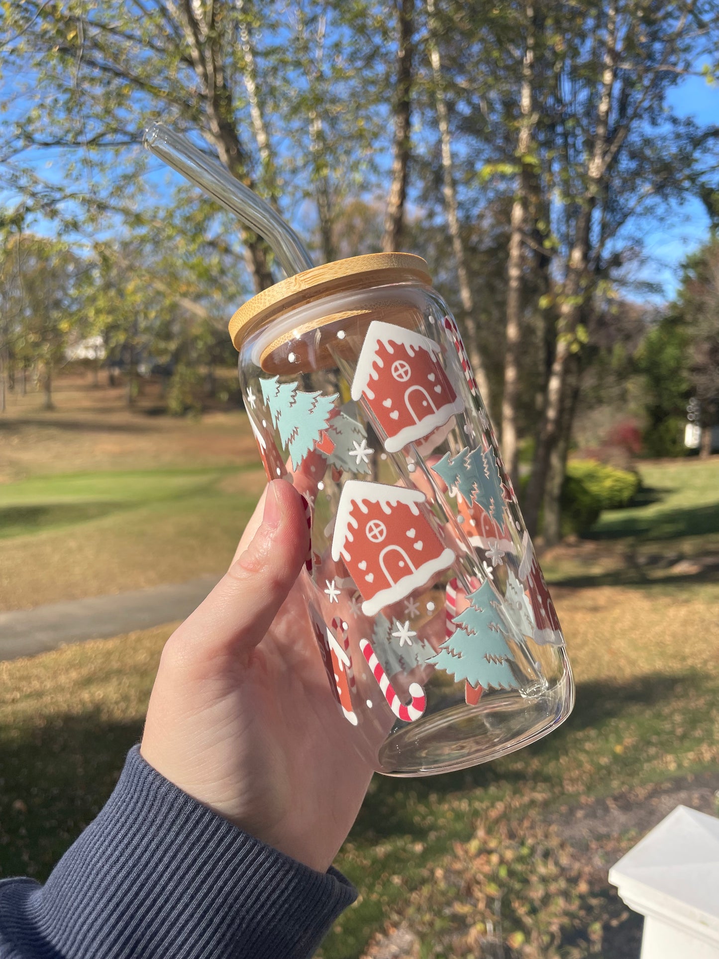 Gingerbread Houses and Snowy Trees Glass Cup with Bamboo Lid and Glass Straw