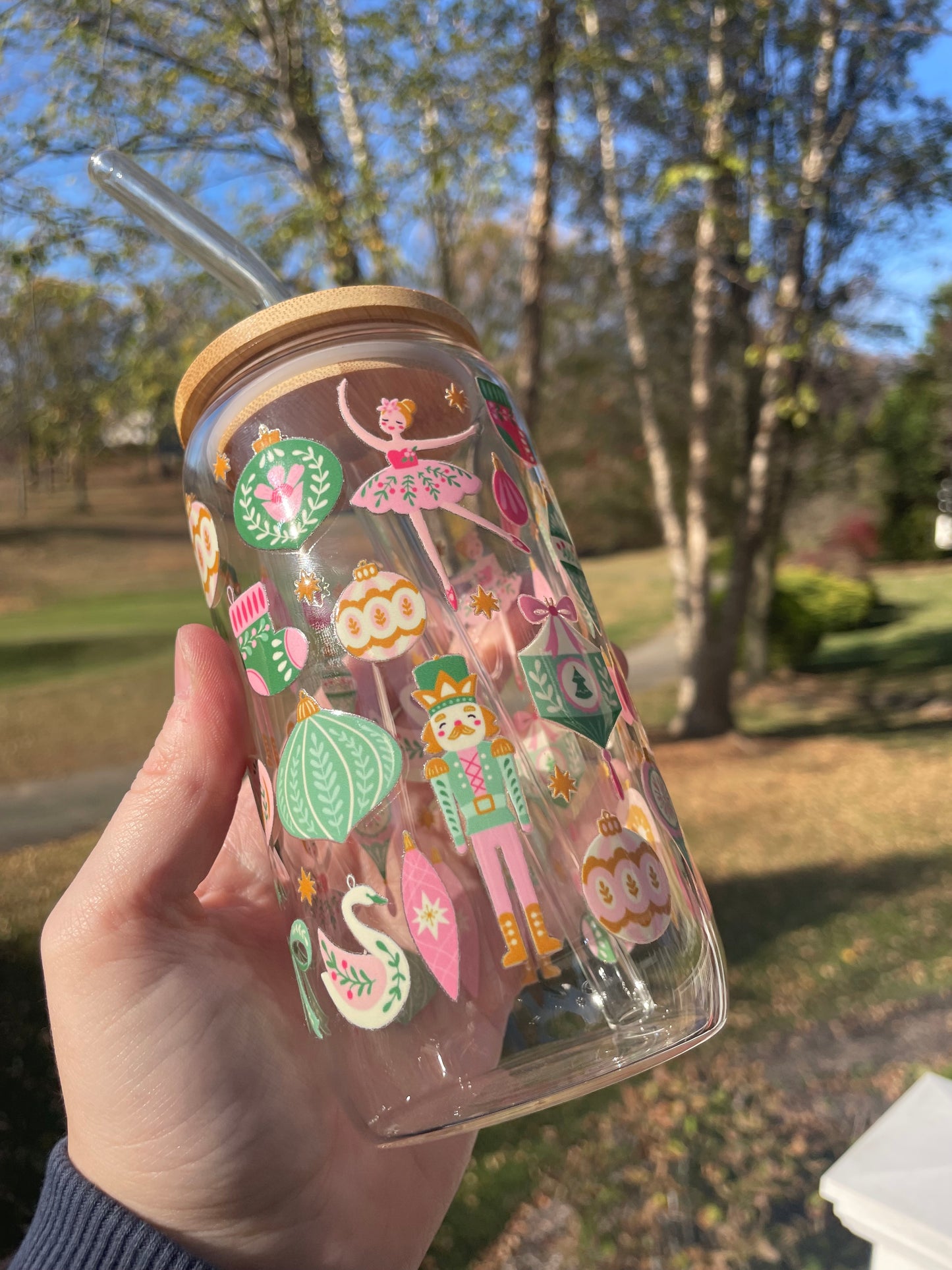 Beautiful Nutcrackers and Ornaments Glass Cup with Bamboo Lid and Glass Straw
