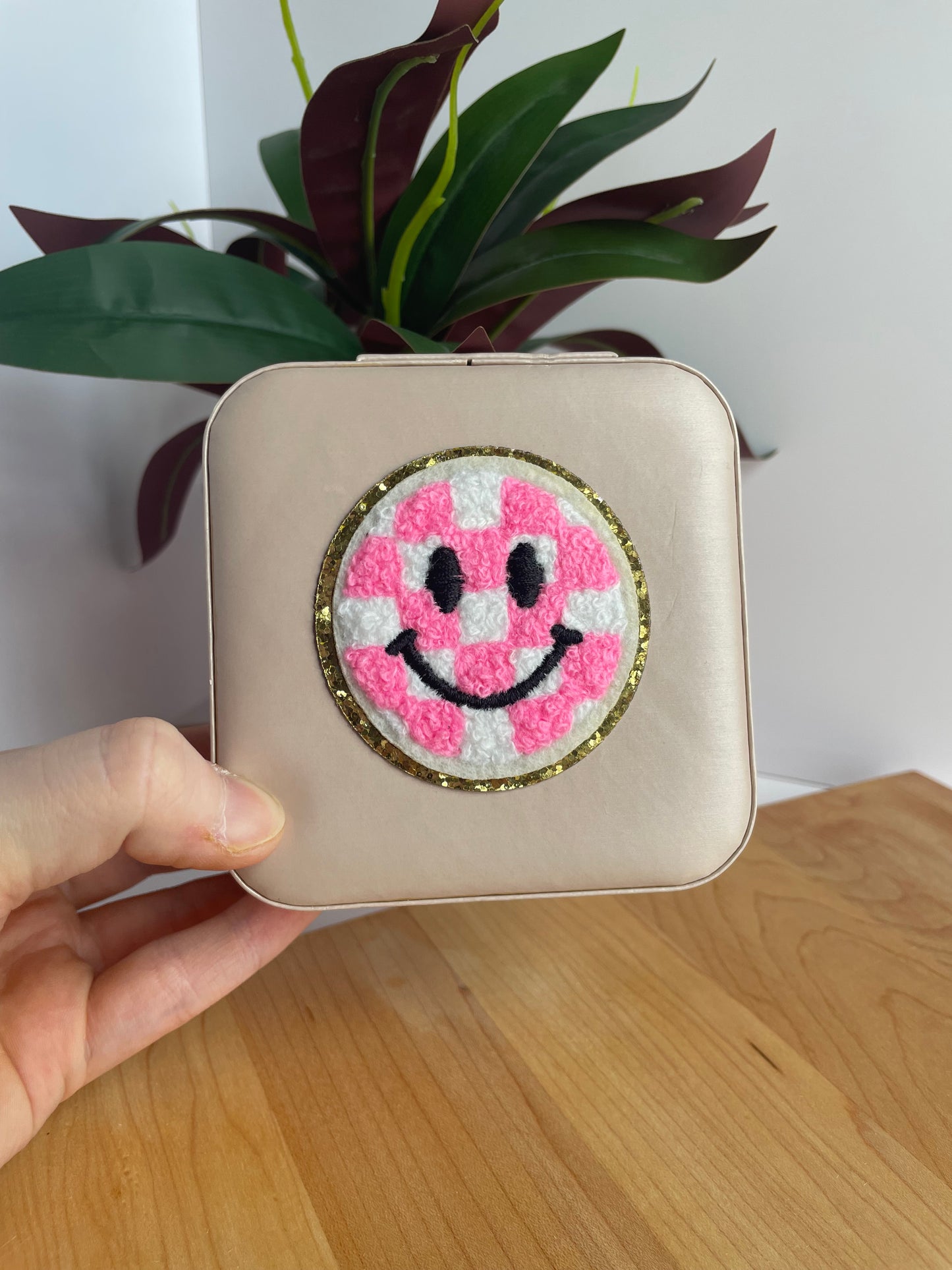 Pink Checkered Smiley Face Light Pink Jewelry Box