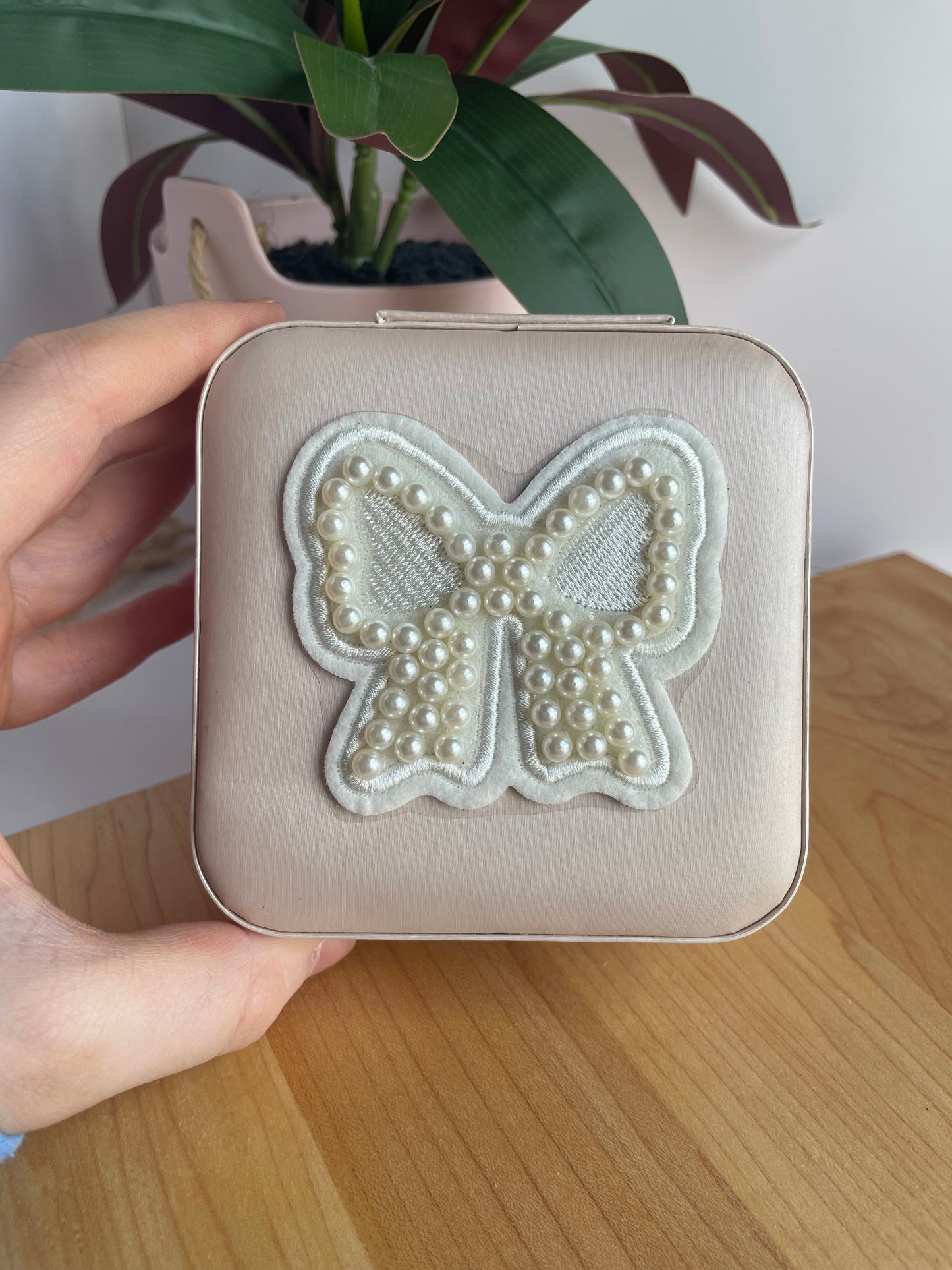 Pearl White Bow Light Pink Jewelry Box