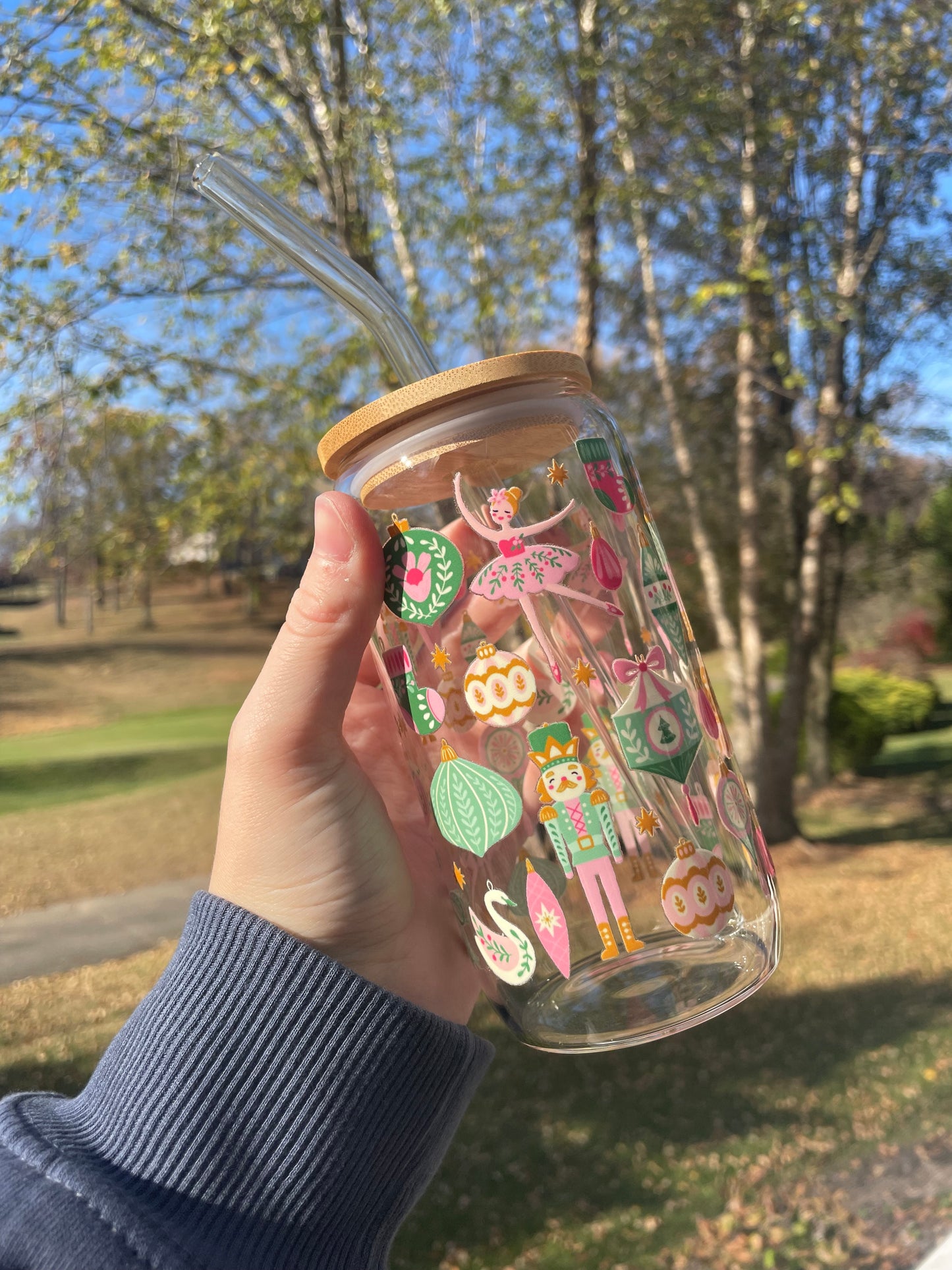 Beautiful Nutcrackers and Ornaments Glass Cup with Bamboo Lid and Glass Straw