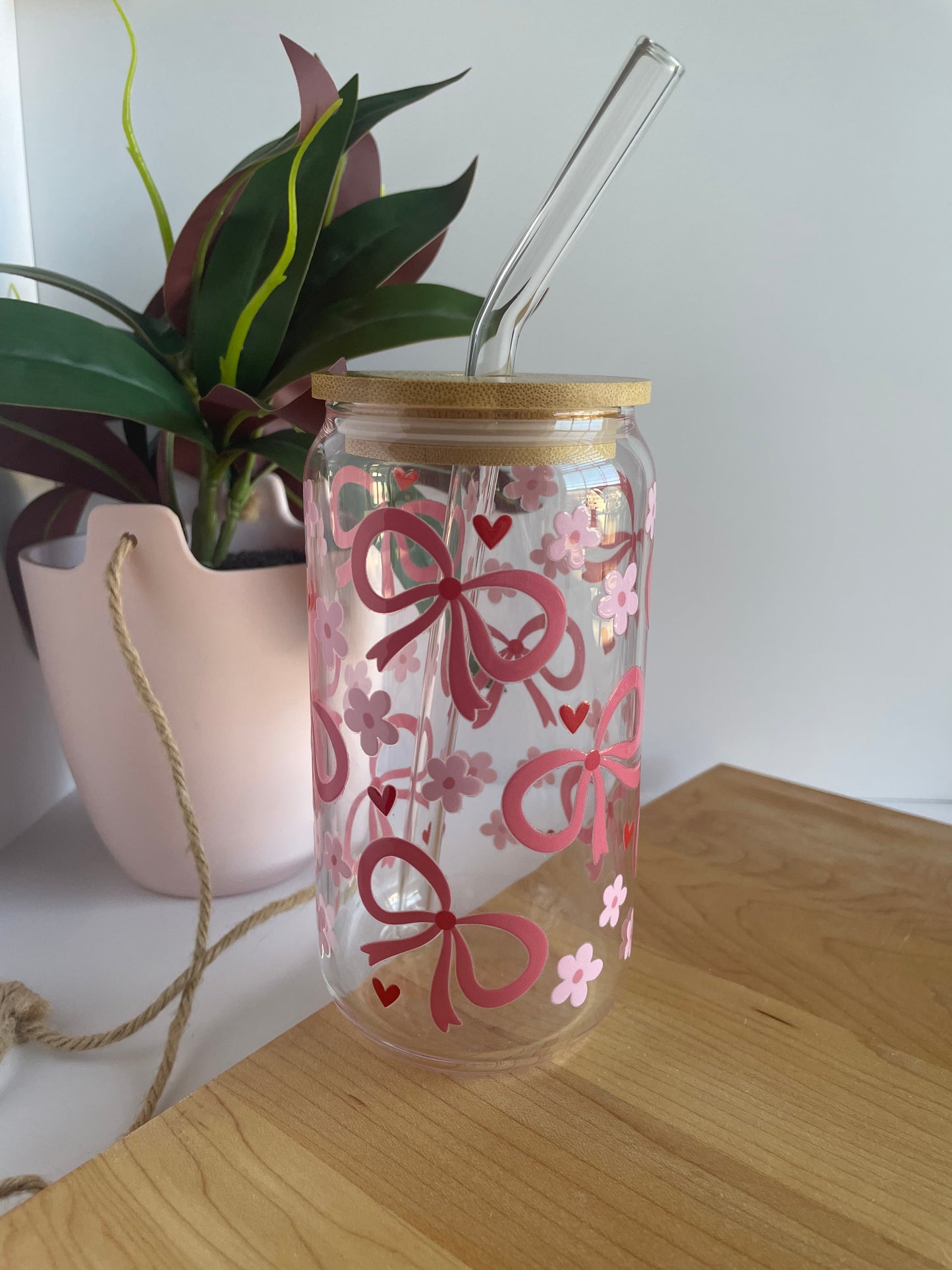 Pretty Pink Bows and Flowers Glass Cup with Bamboo Lid and Glass Straw