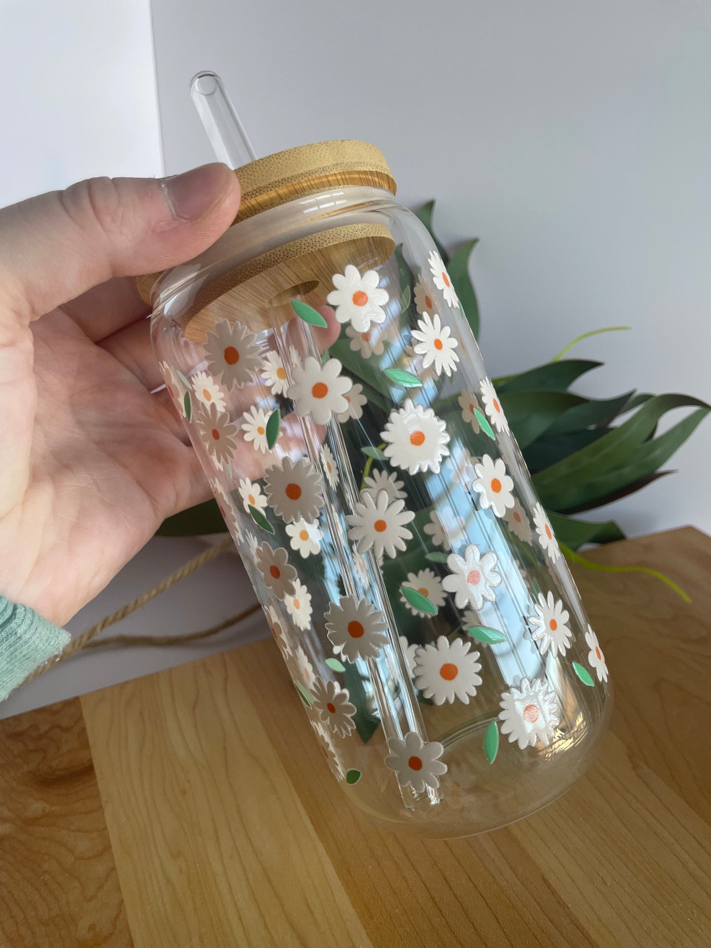 Pretty Daises Glass Cup with Bamboo Lid and Glass Straw