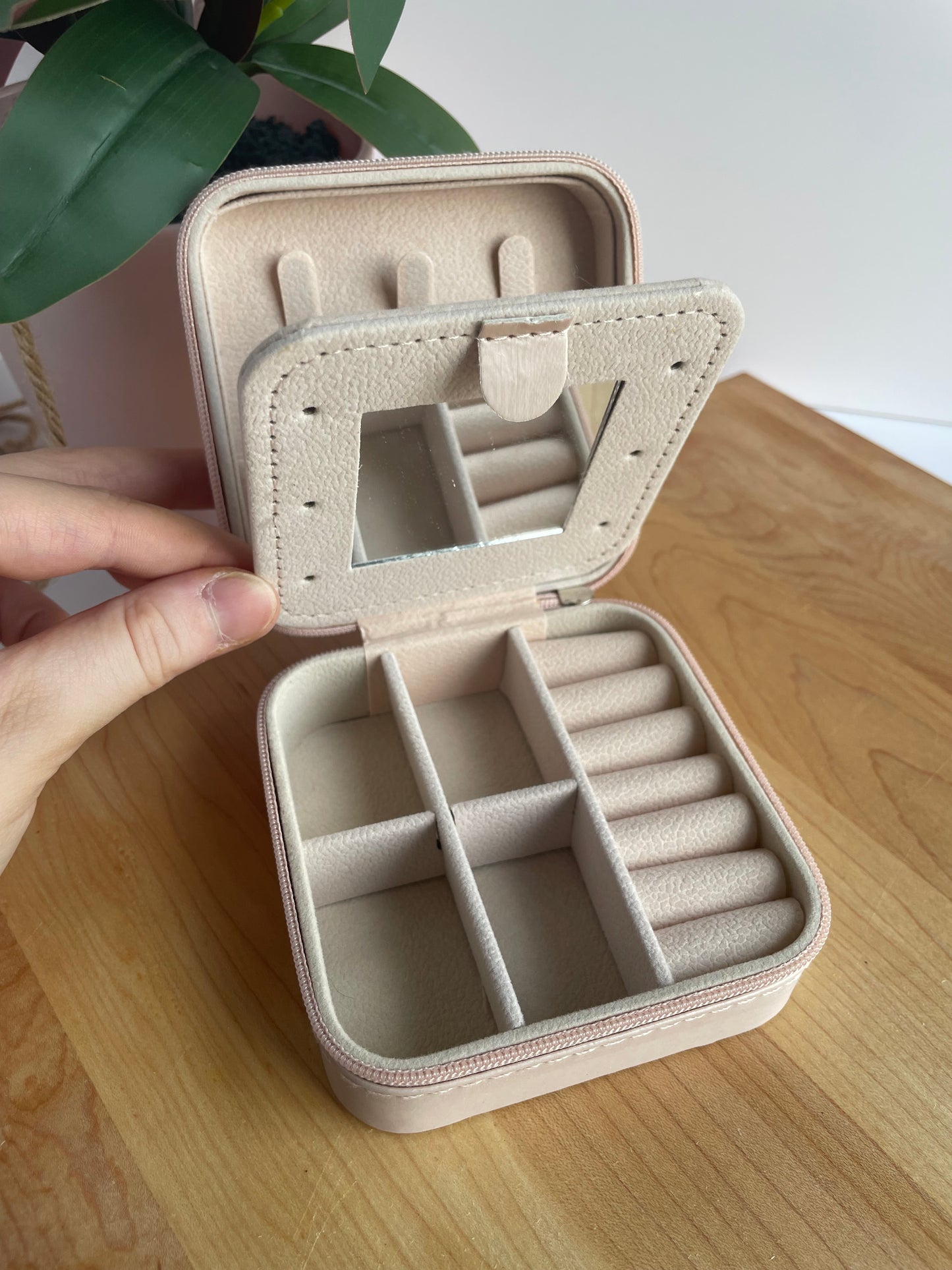 White Heart Light Pink Jewelry Box