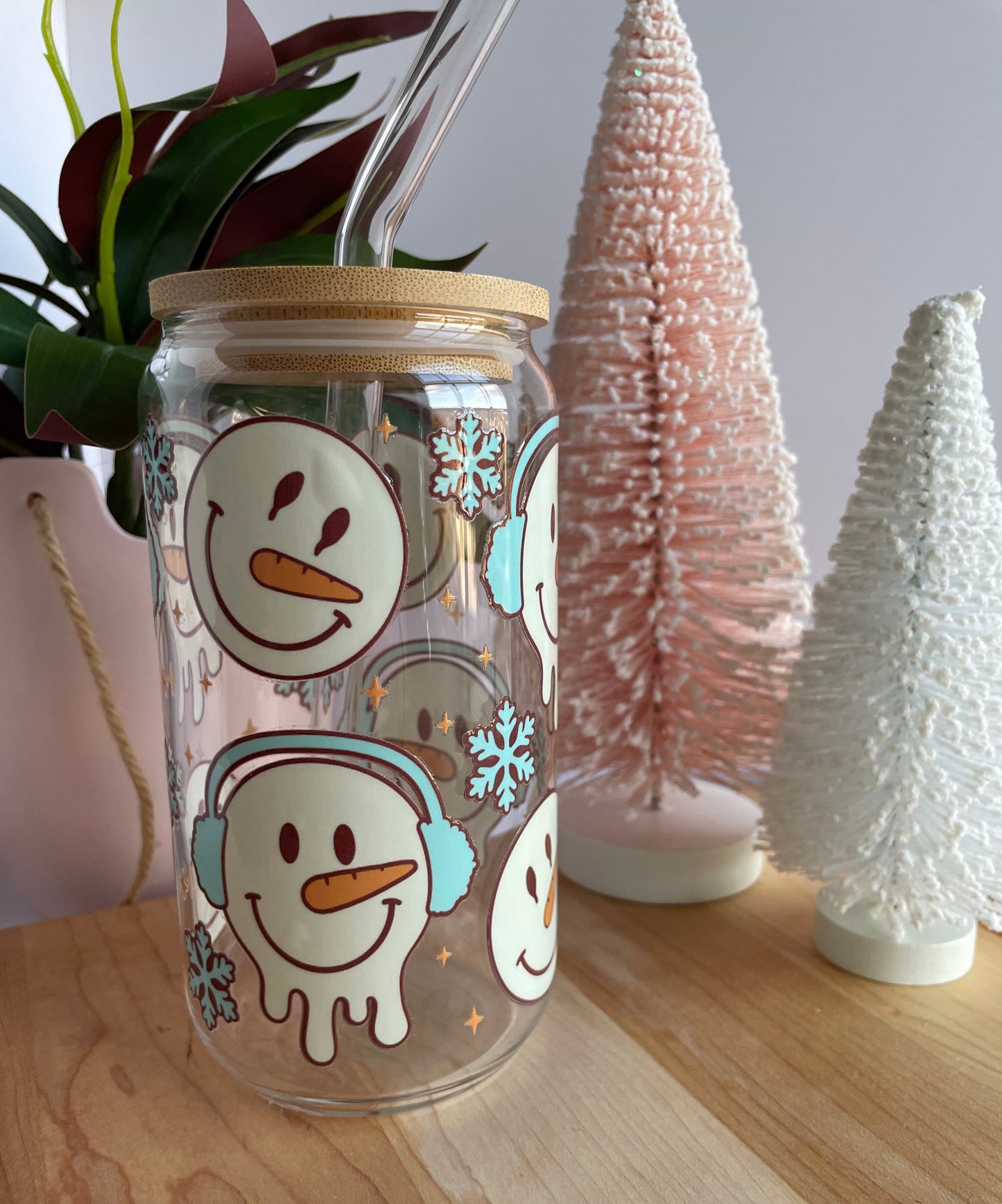 Winter Snowmen and Snowflakes Glass Cup with Bamboo Lid and Glass Straw