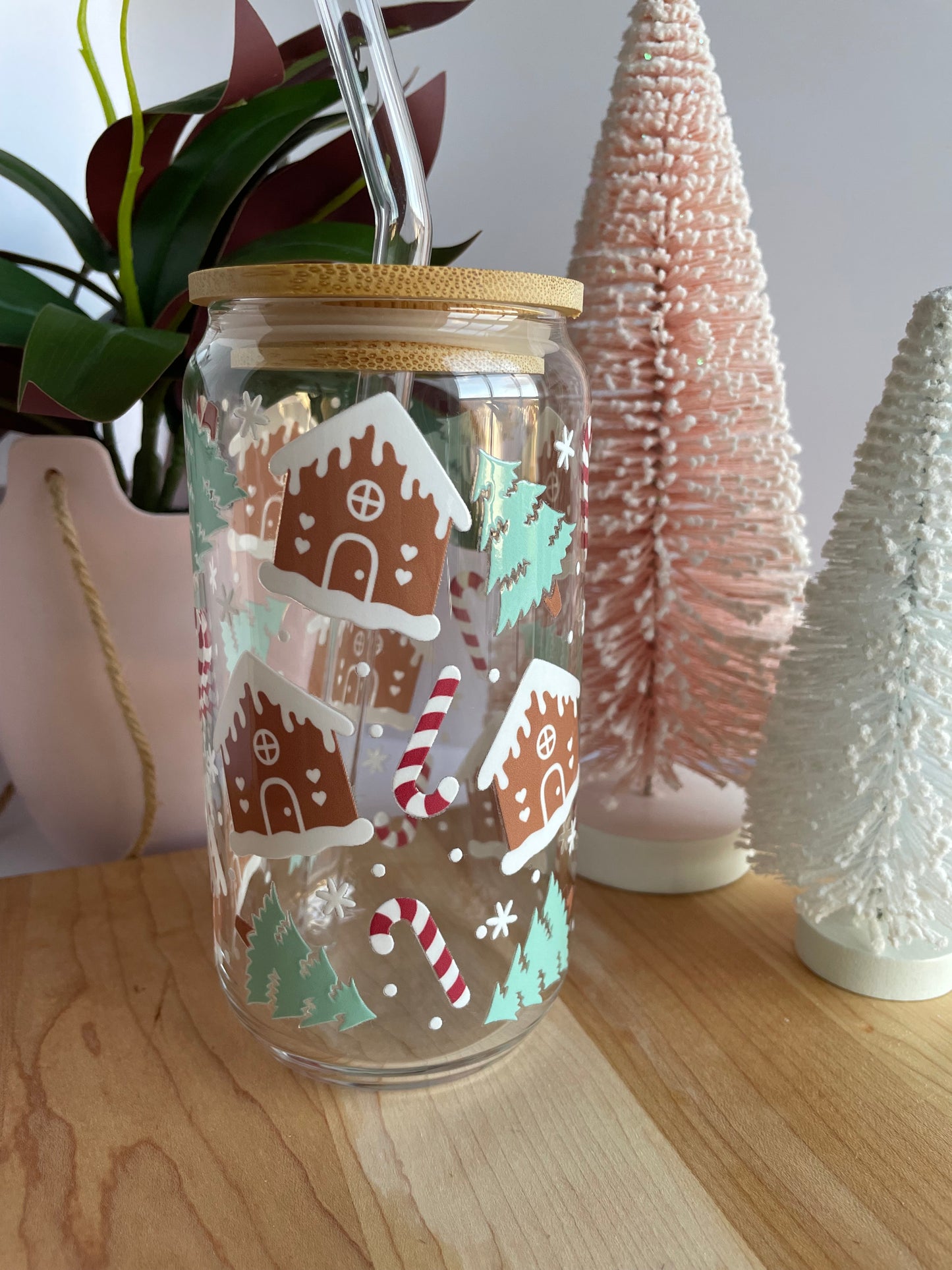 Gingerbread Houses and Snowy Trees Glass Cup with Bamboo Lid and Glass Straw