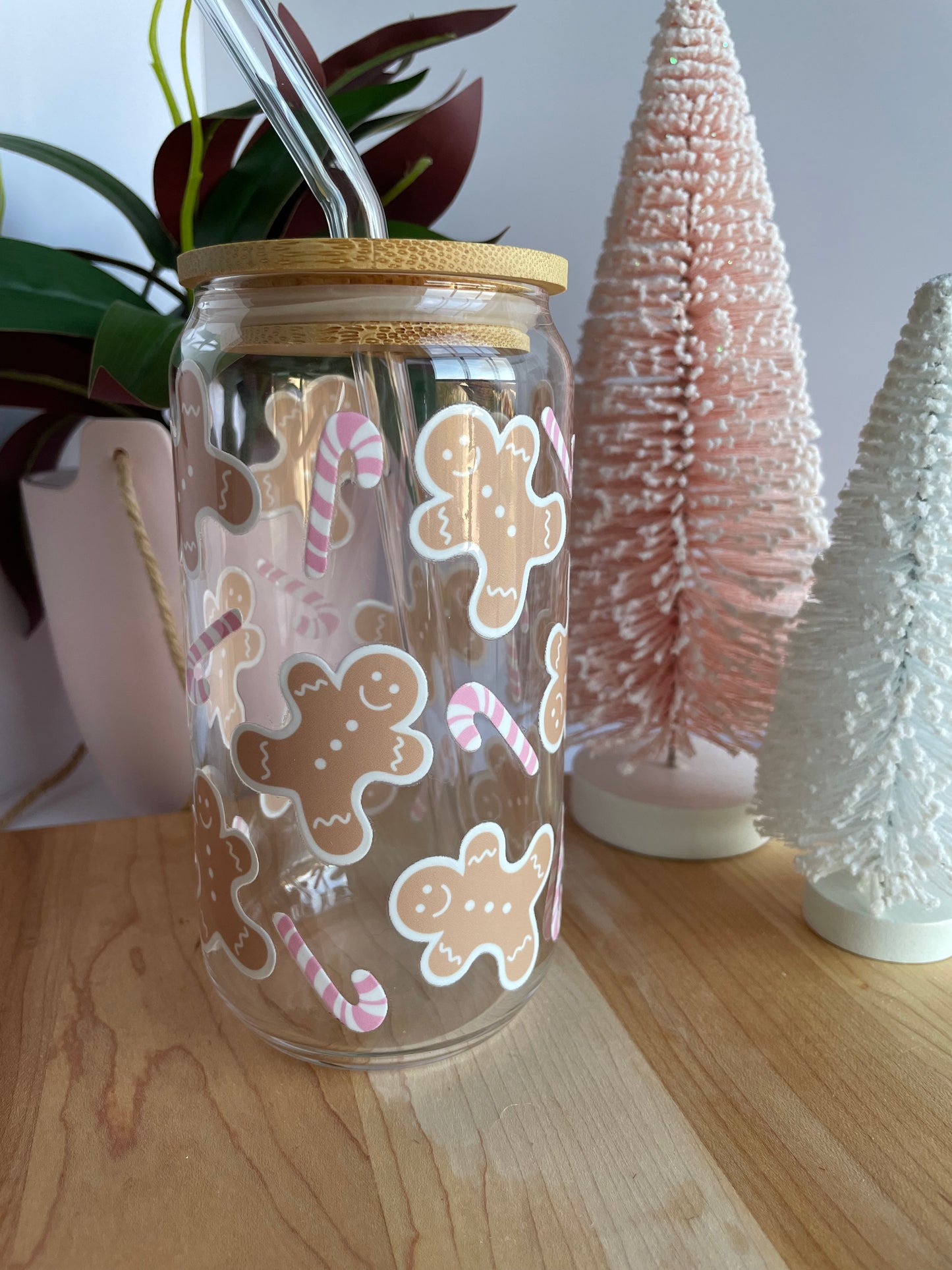 Gingerbread Cookies and Pink Candy Canes Glass Cup with Bamboo Lid and Glass Straw