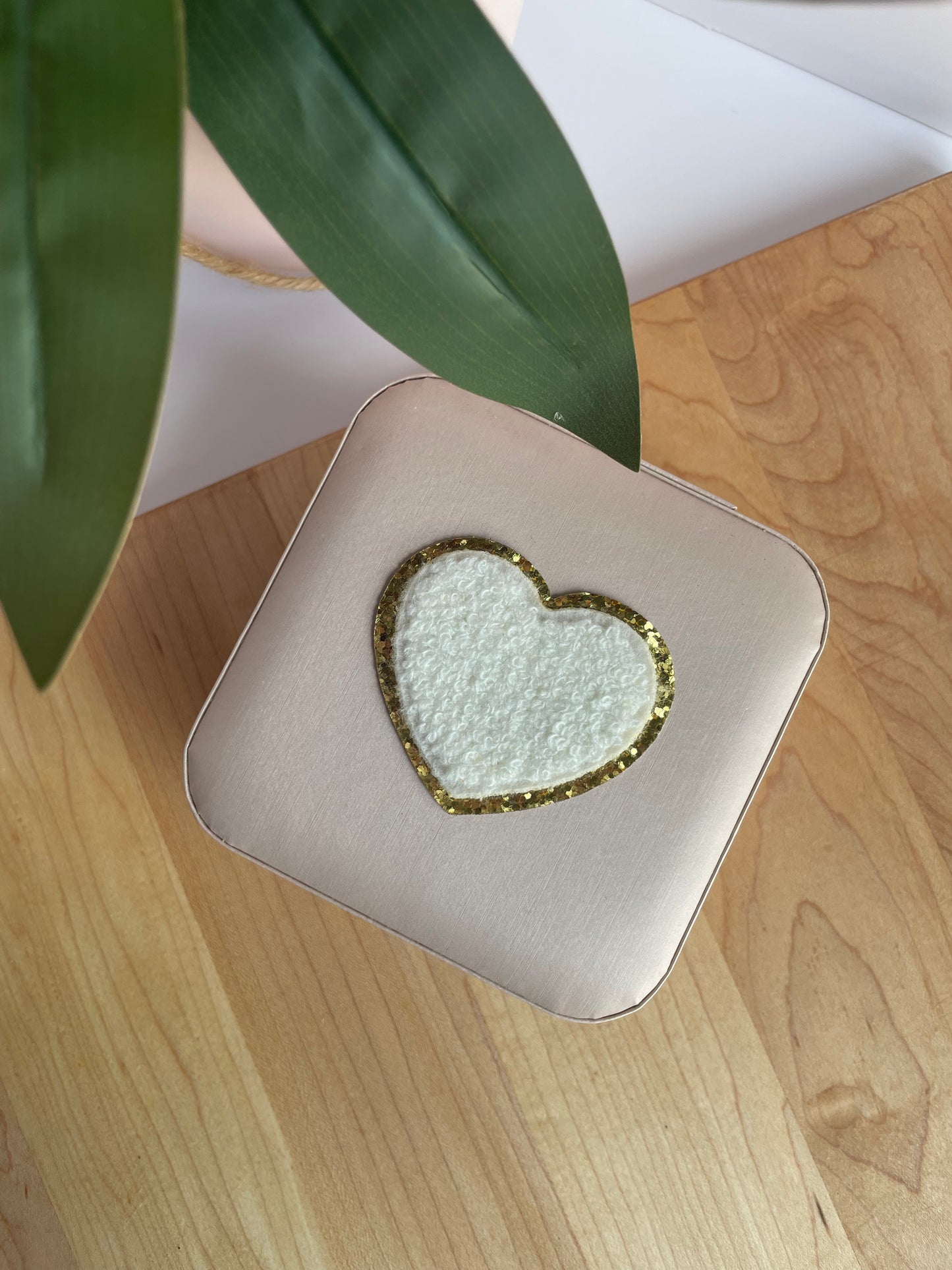 White Heart Light Pink Jewelry Box