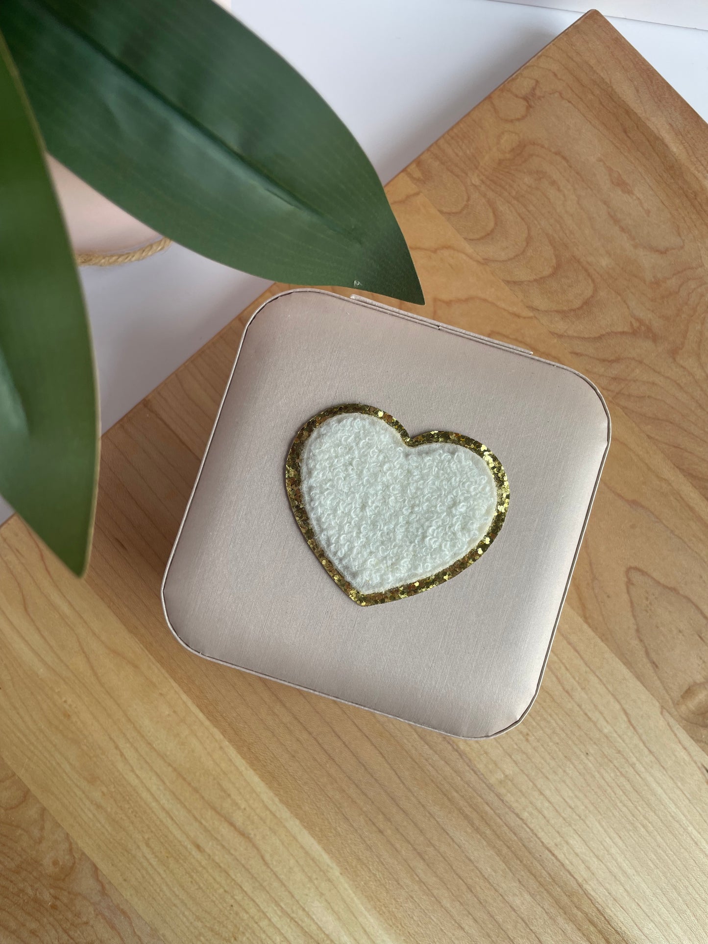 White Heart Light Pink Jewelry Box