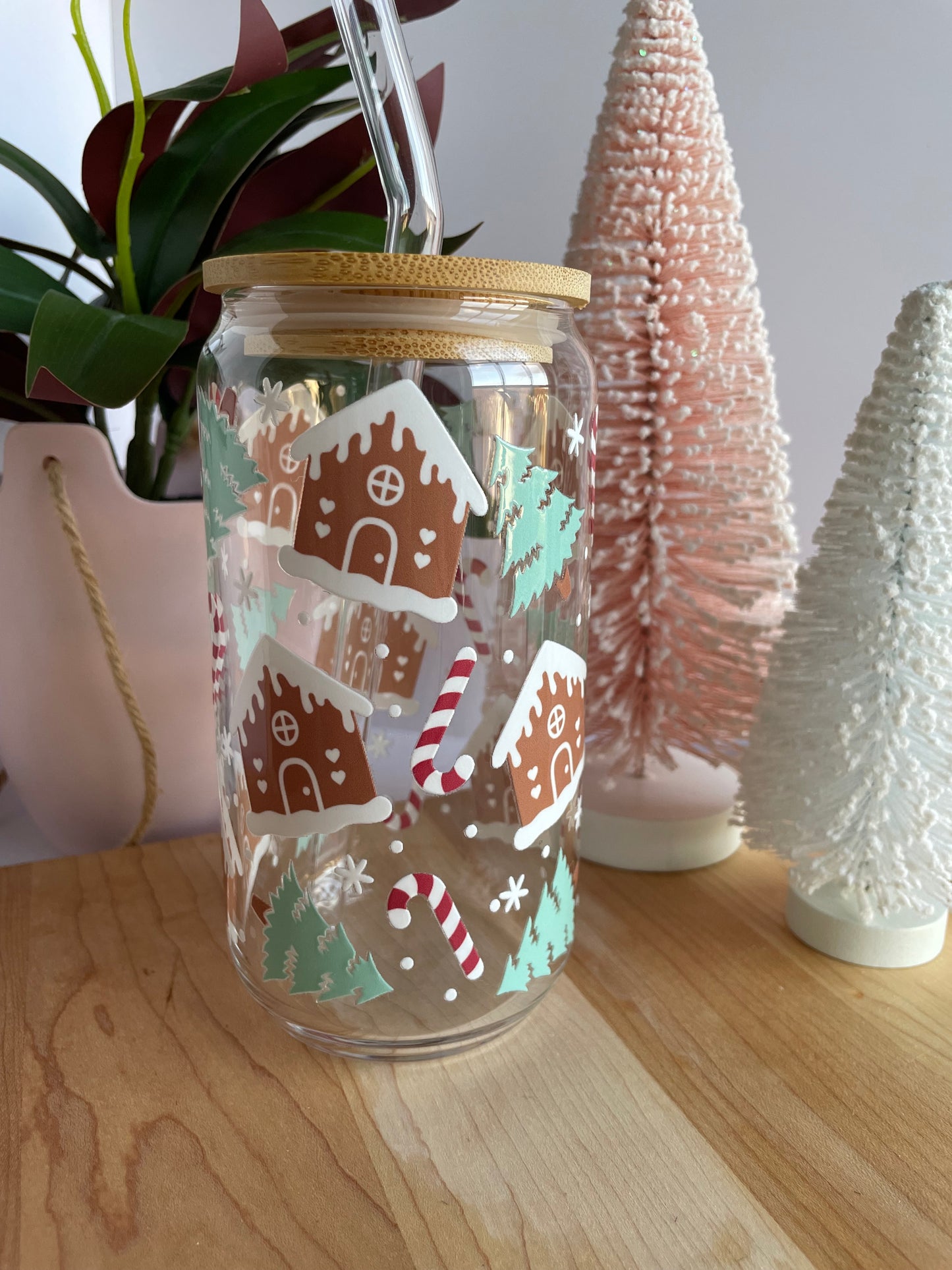 Gingerbread Houses and Snowy Trees Glass Cup with Bamboo Lid and Glass Straw